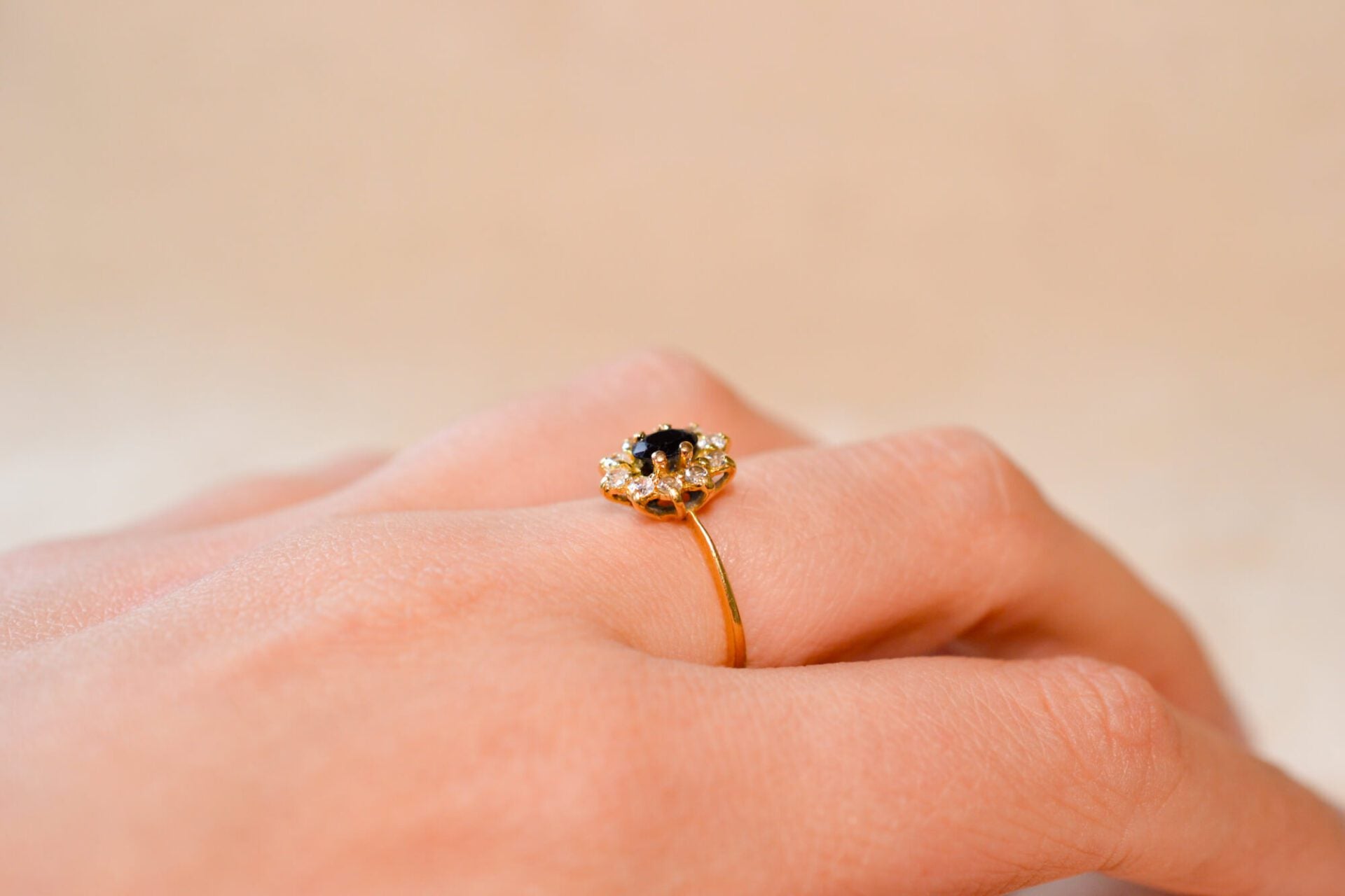 Bague Marguerite Saphir entourage Oxydes
