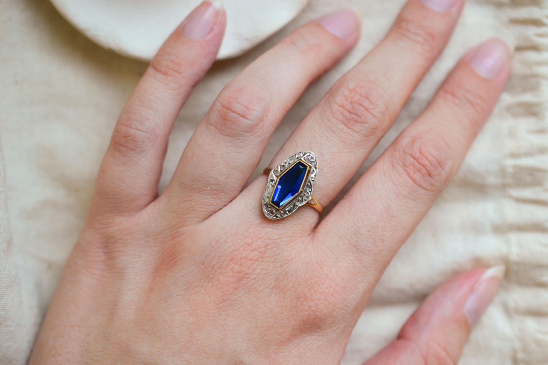 Bague Navette Art Déco pierres bleue et blanches