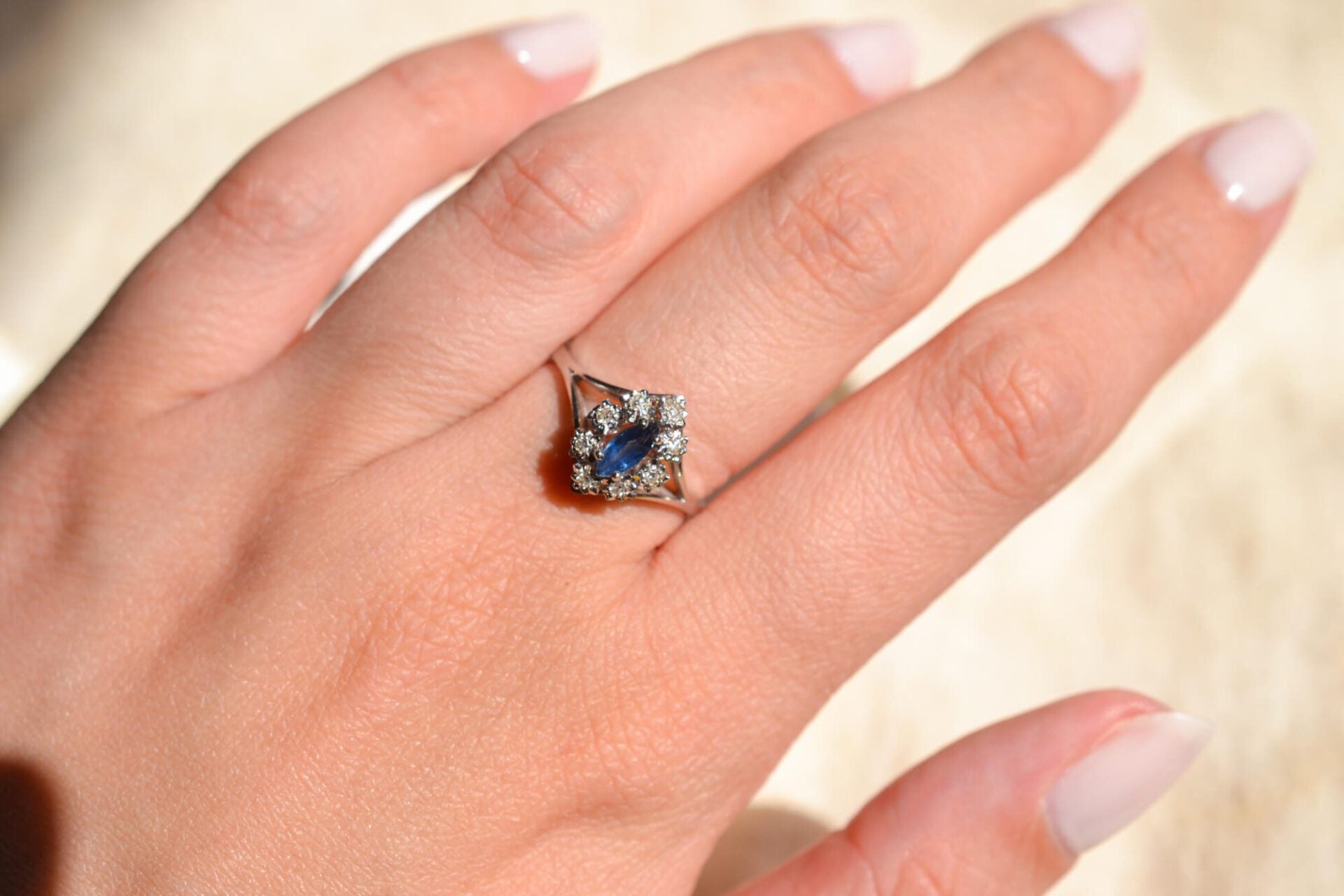 Bague Marquise Saphir Diamants Or blanc