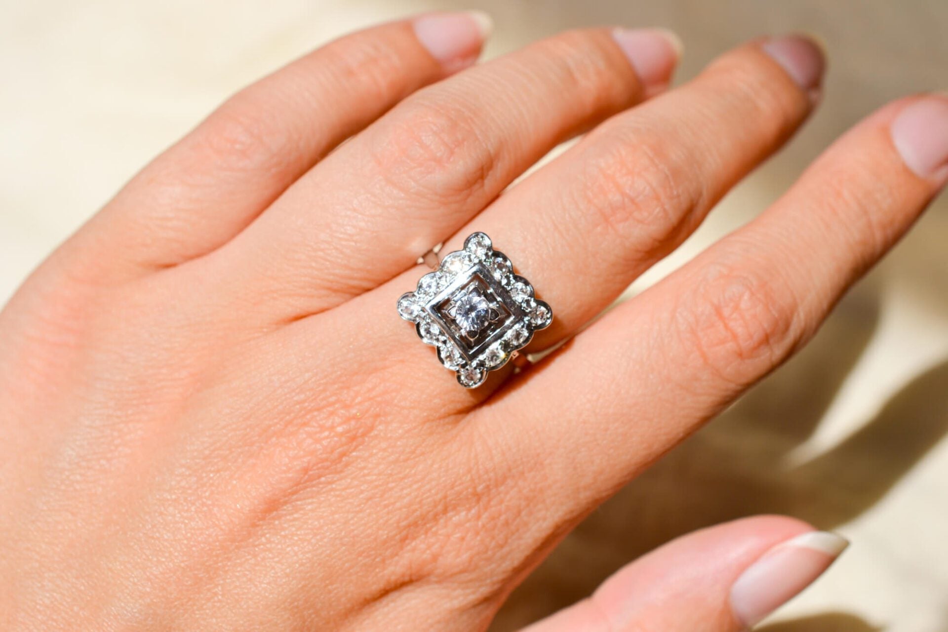Bague carrée Or blanc Oxydes