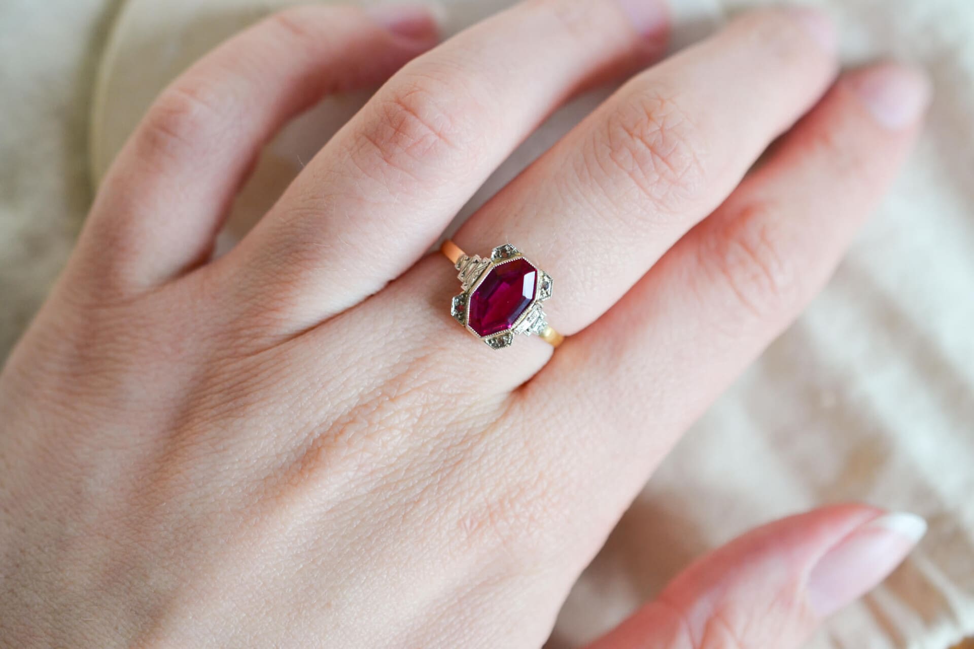 Bague octogonale 2 Ors Rubis de synthèse