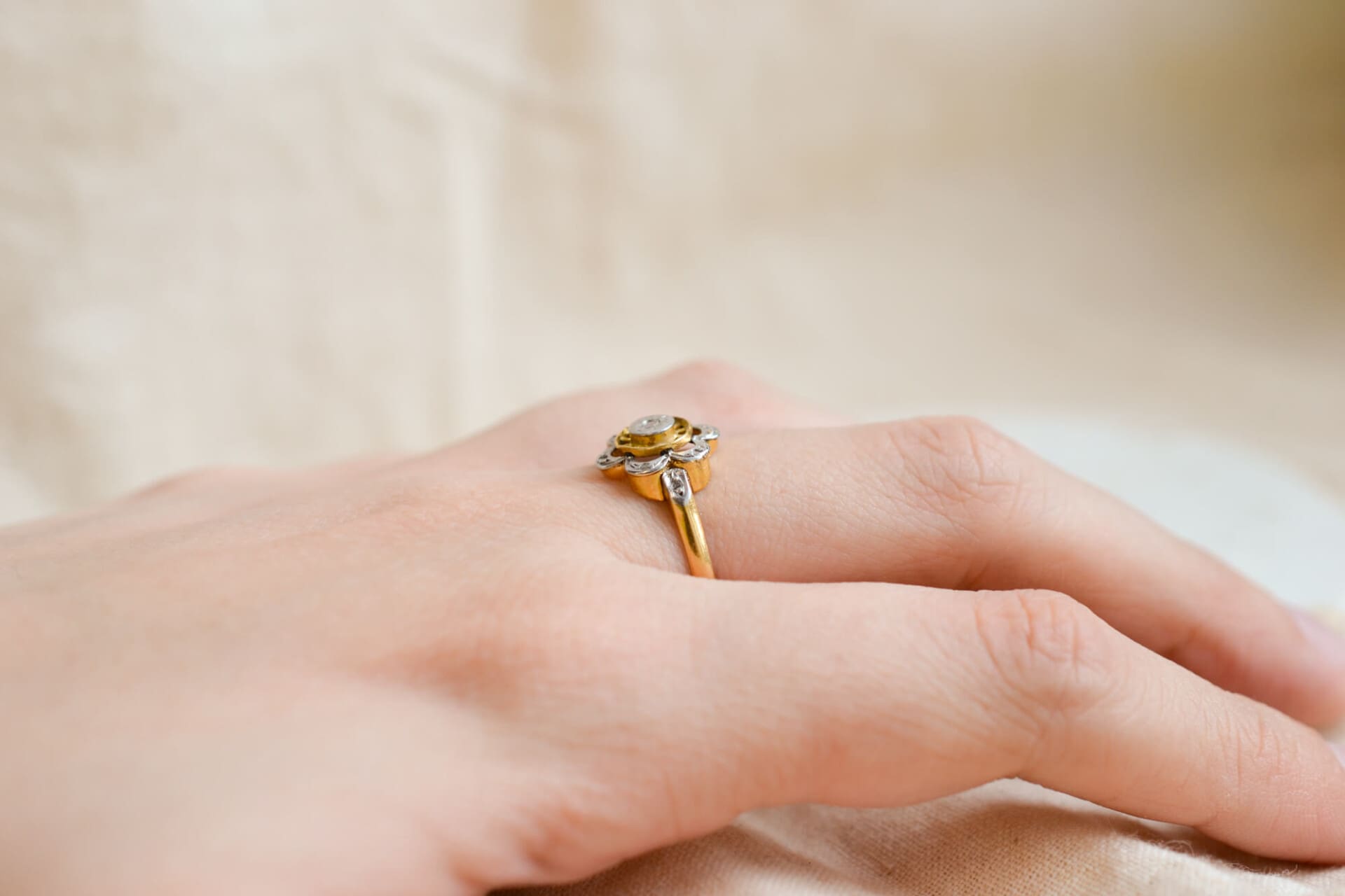 Bague fleur style Art Déco Diamants