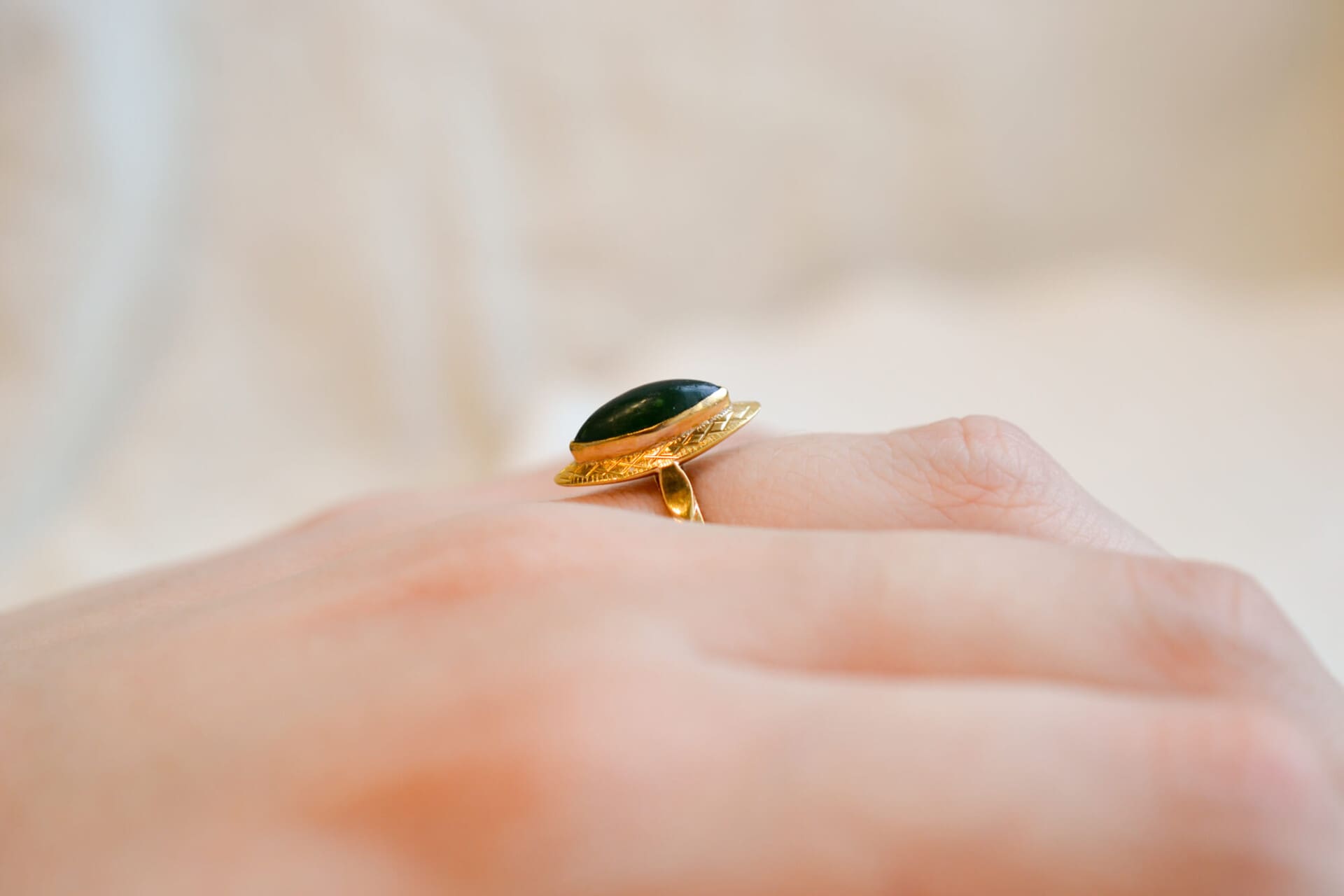 Bague Navette pierre verte