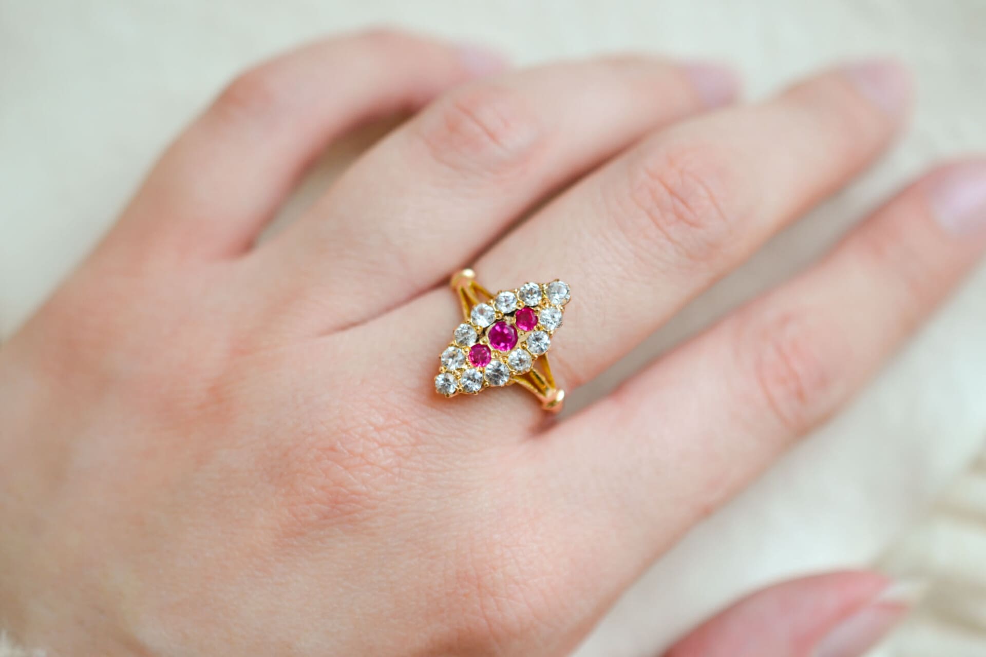Bague Marquise Rubis de synthèse trilogie