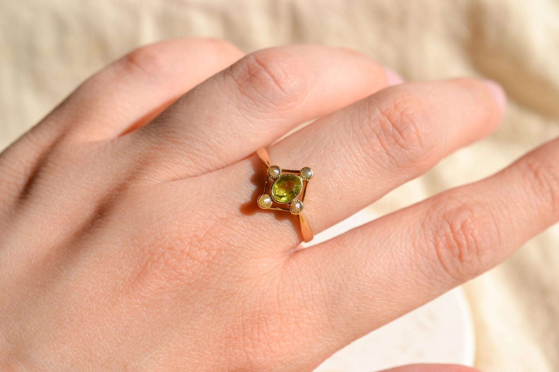 Bague ovale Doublet Grenat Verre et Perles