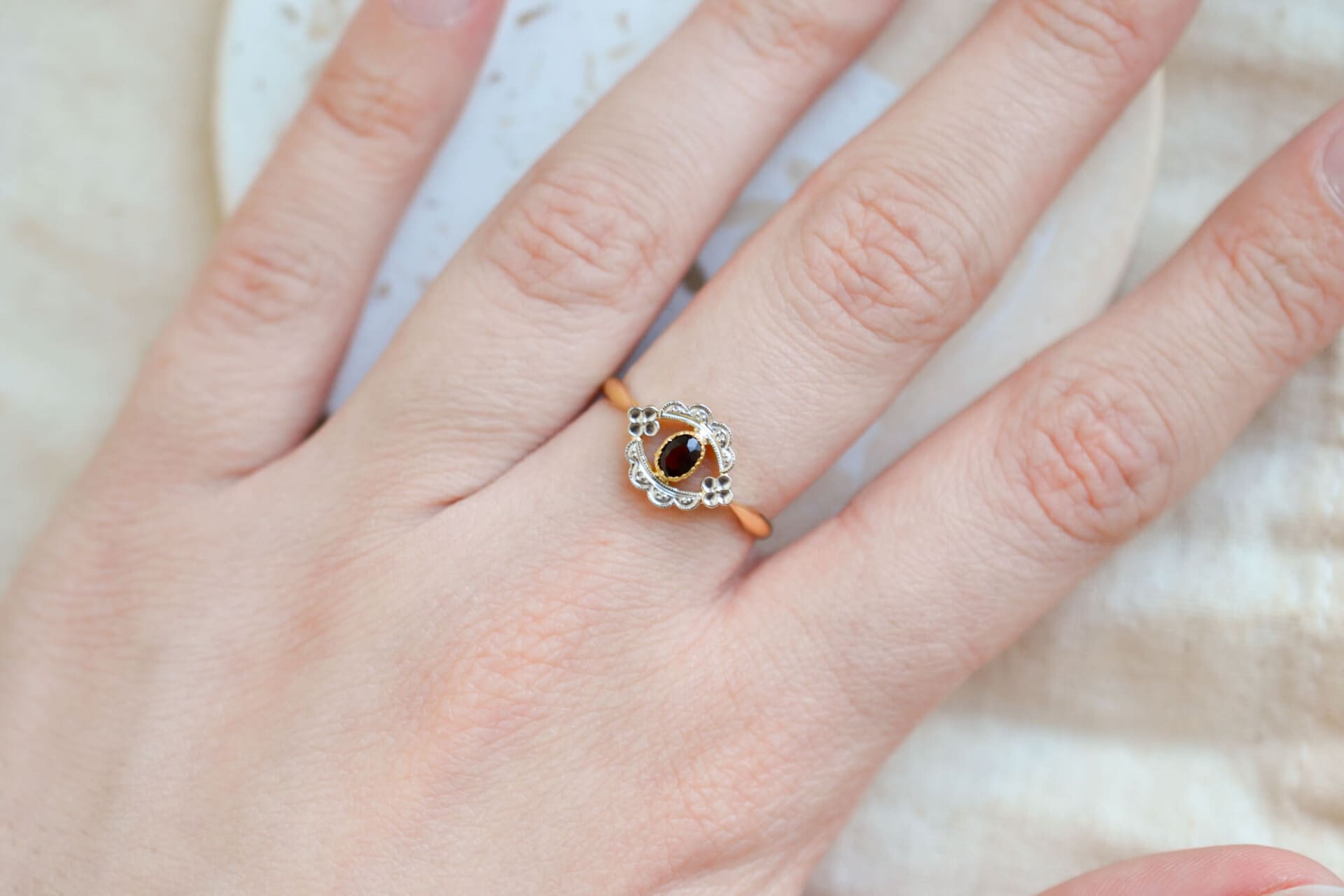 Bague Grenat fleurettes