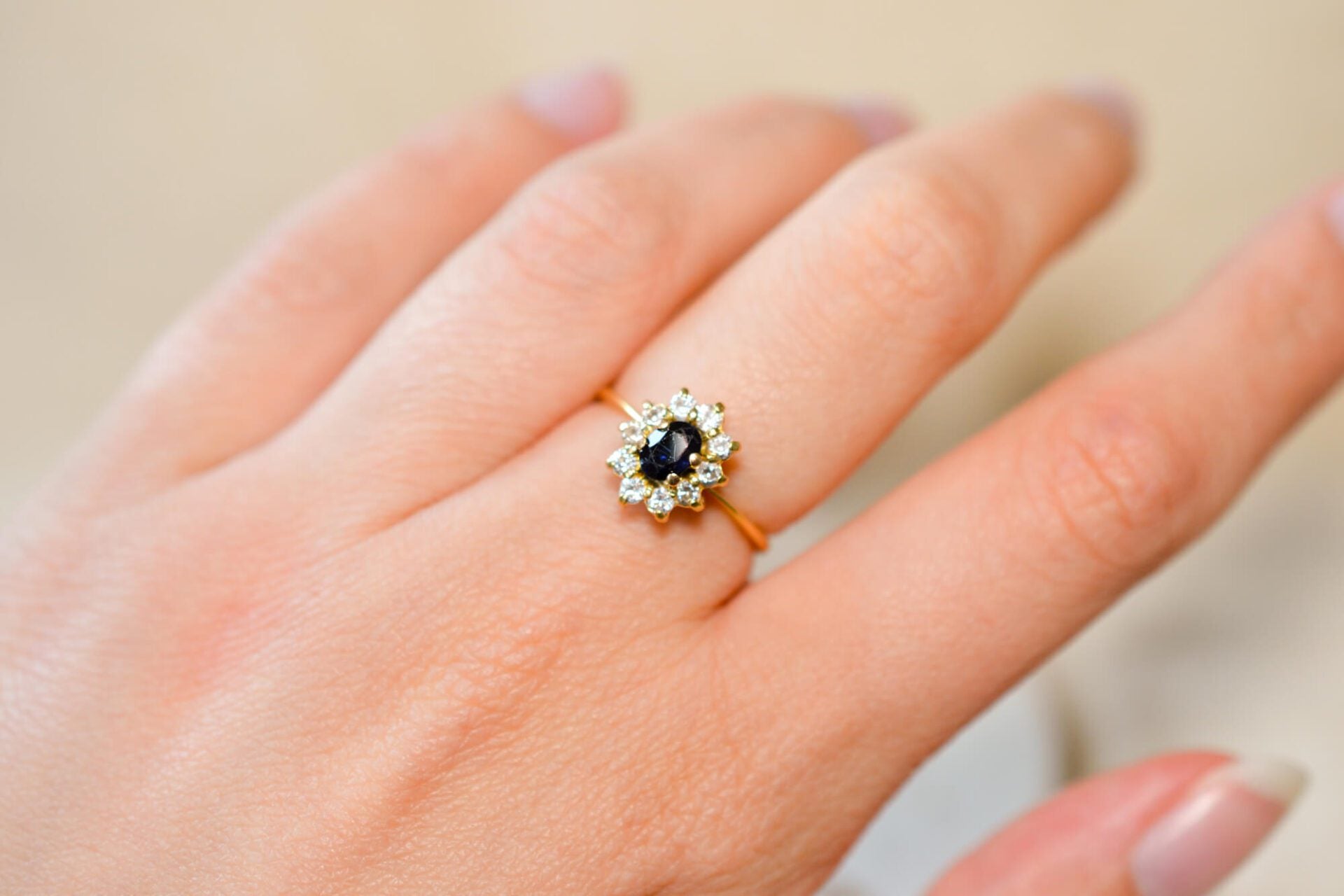Bague Marguerite Saphir entourage Oxydes