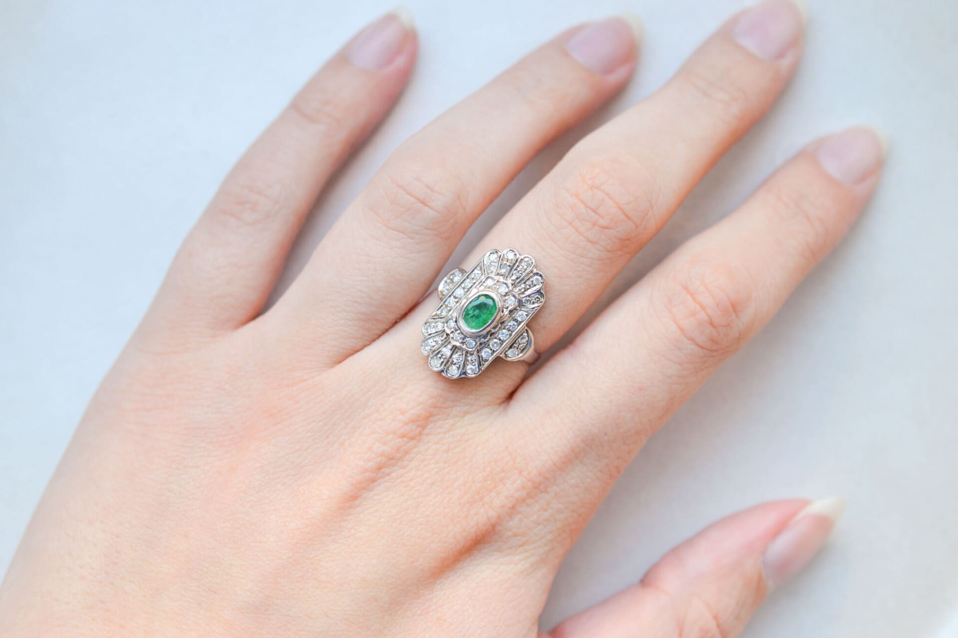 Bague Marquise Art Déco Émeraude et Diamants