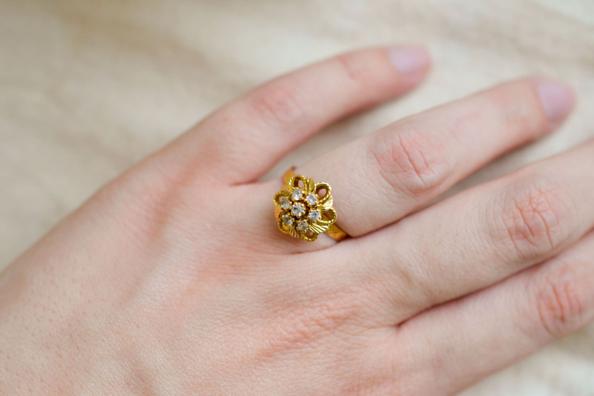 Bague fleur ciselée et striée Oxydes