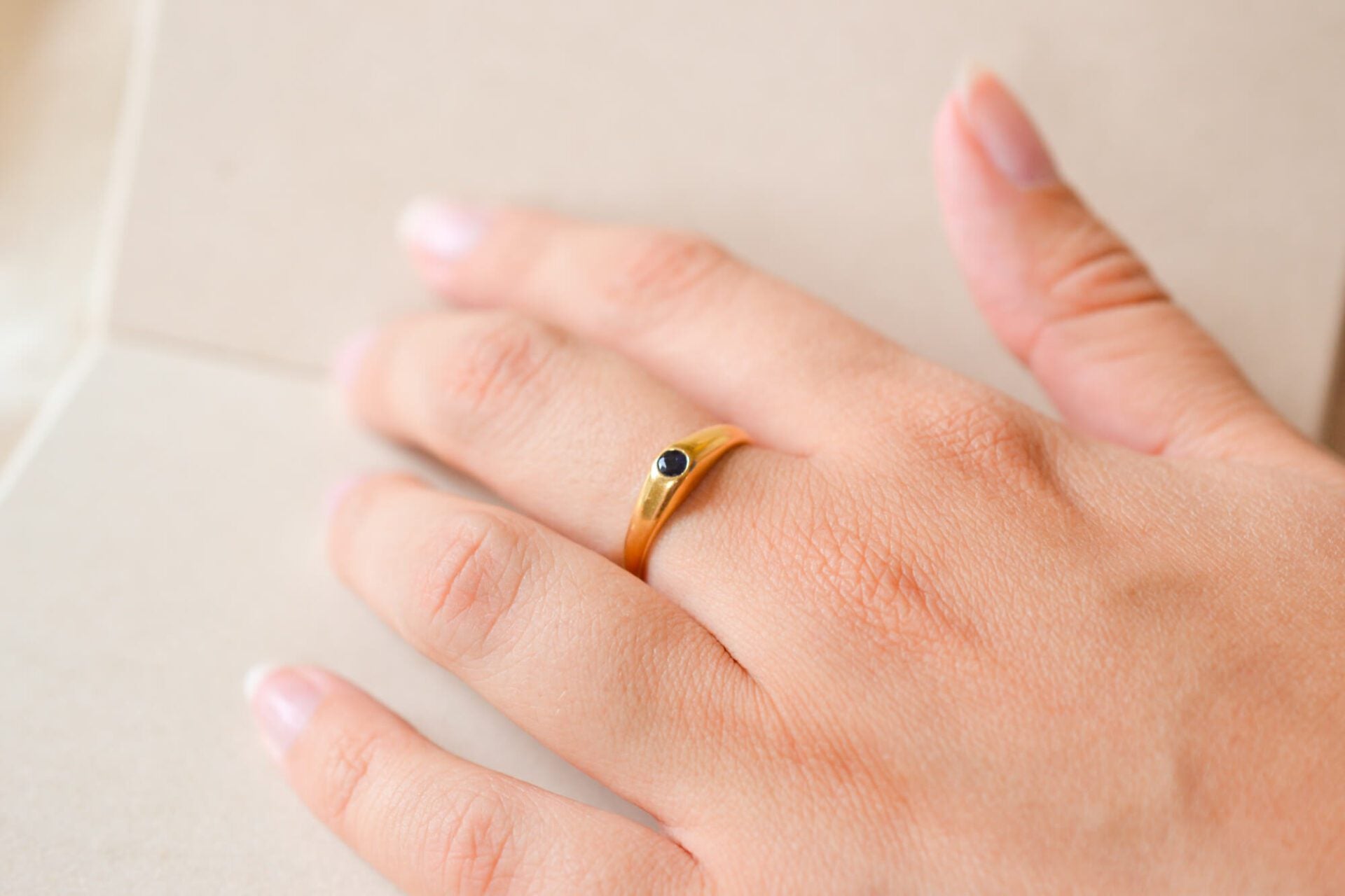 Bague Jonc Or jaune Saphir