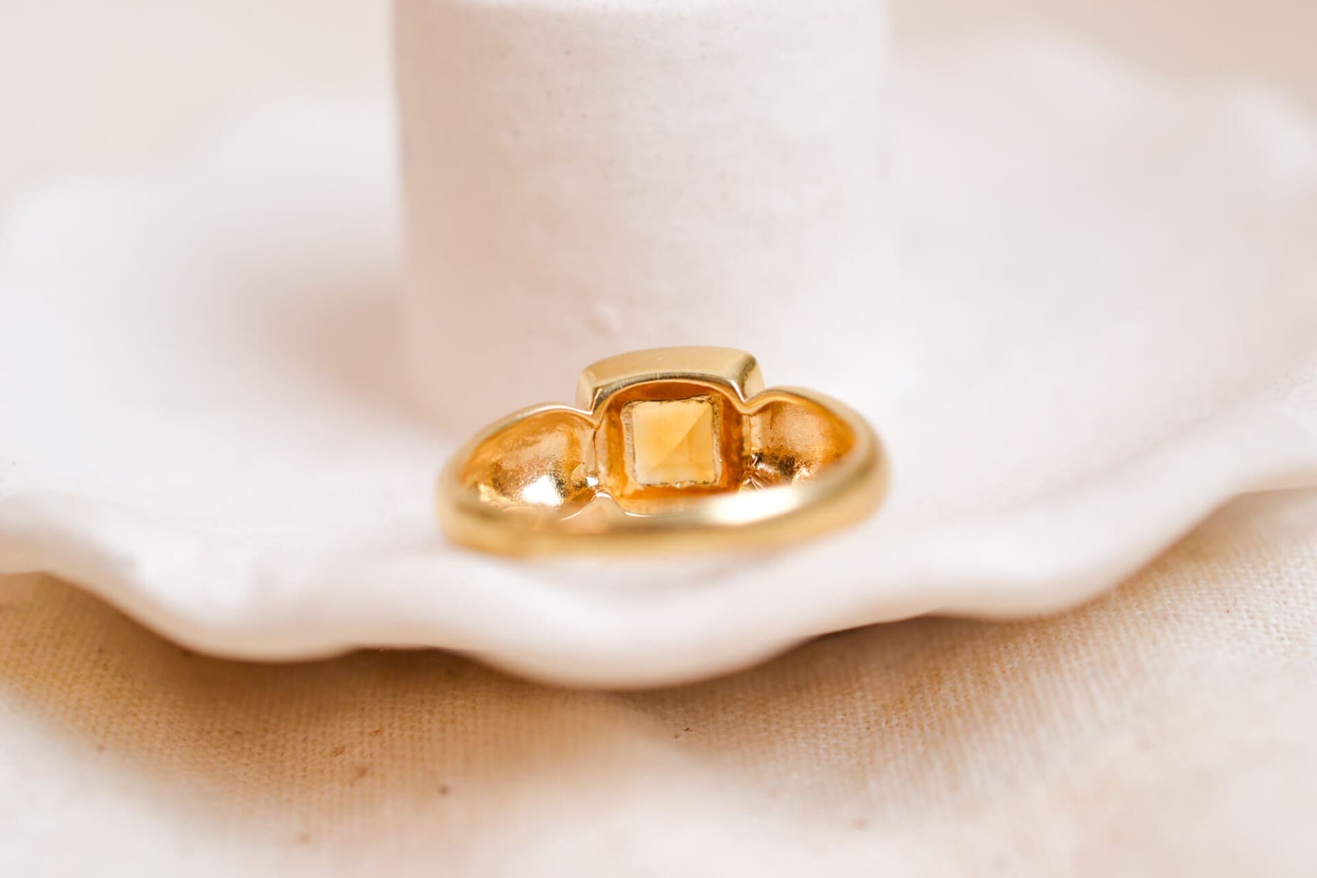 Bague carrée Citrine sertie clos