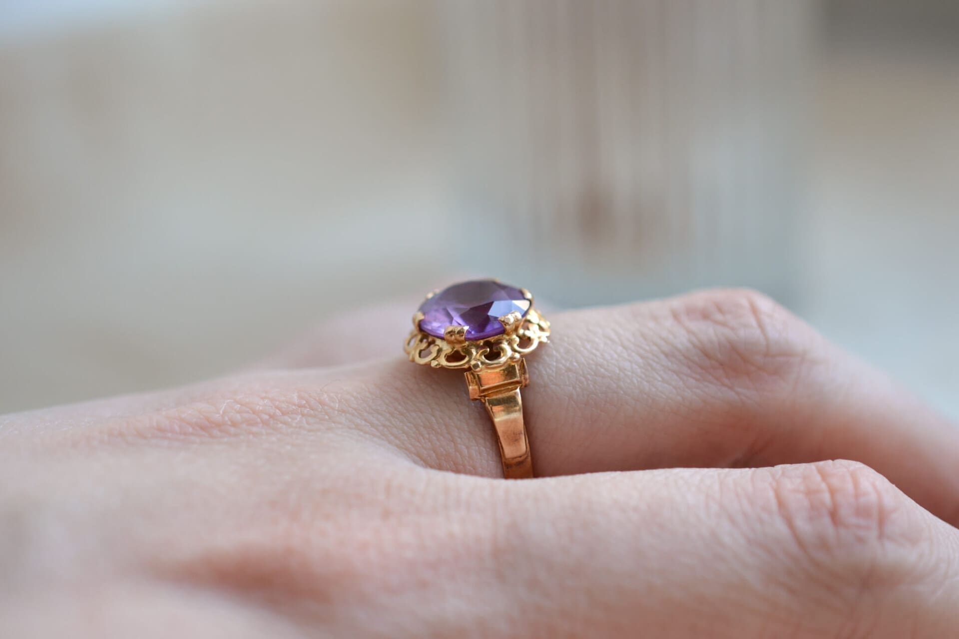 Bague ronde Saphir violet de synthèse