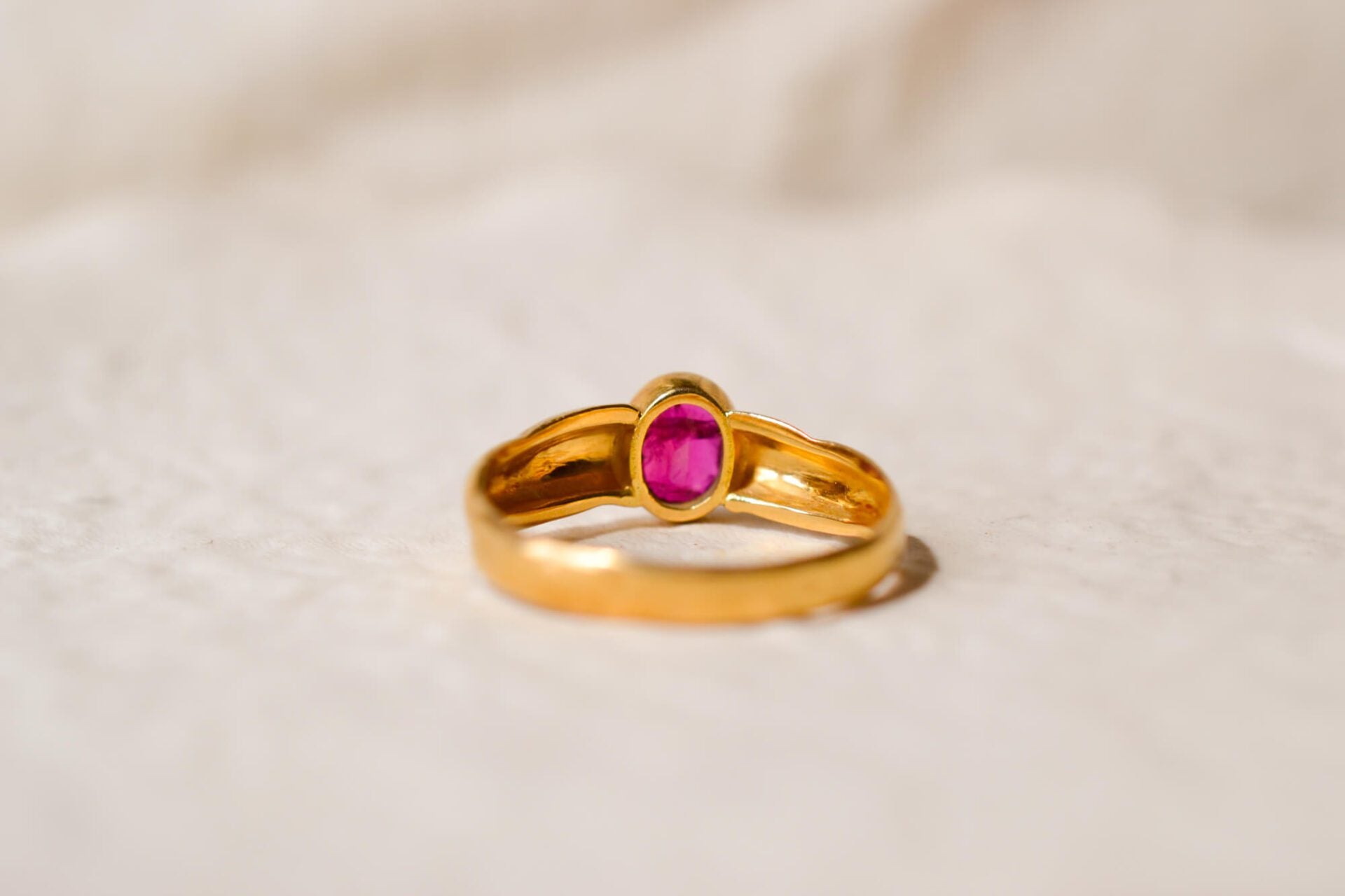 Bague Rubis décor tressé