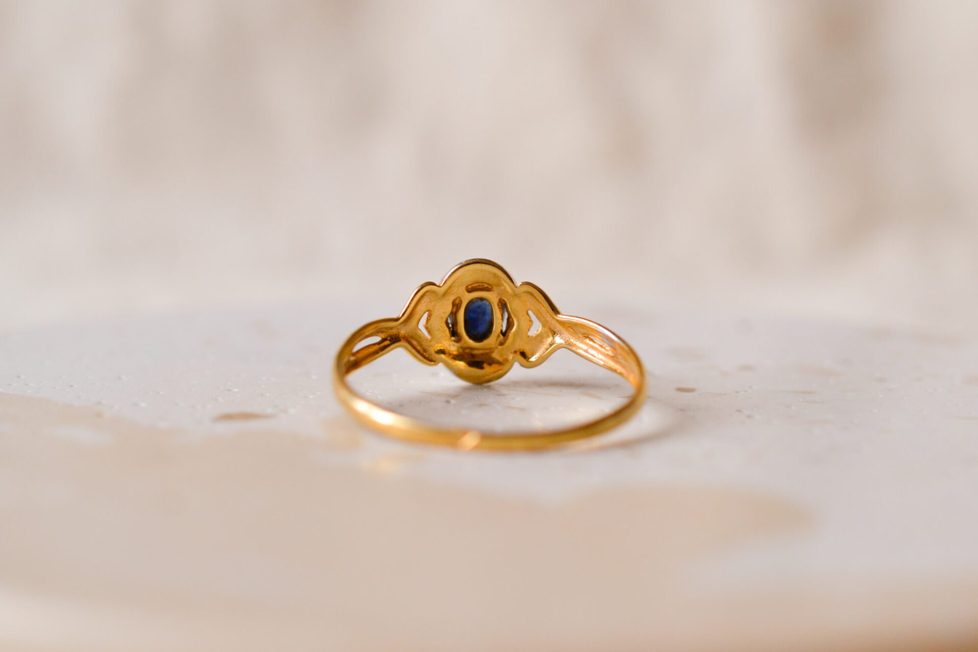 Bague ovale Saphir pavage Or blanc