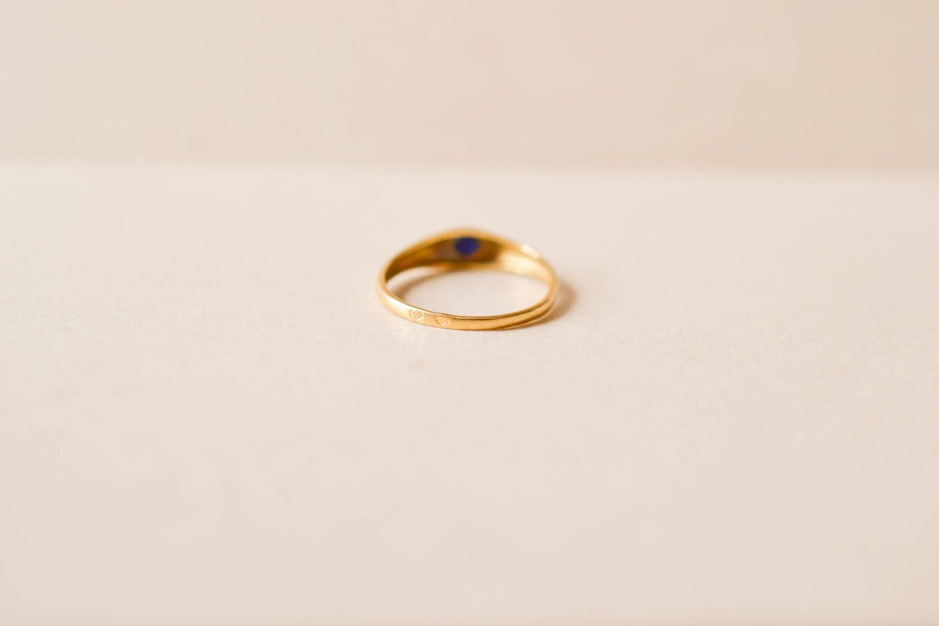 Bague Jonc Or jaune Saphir