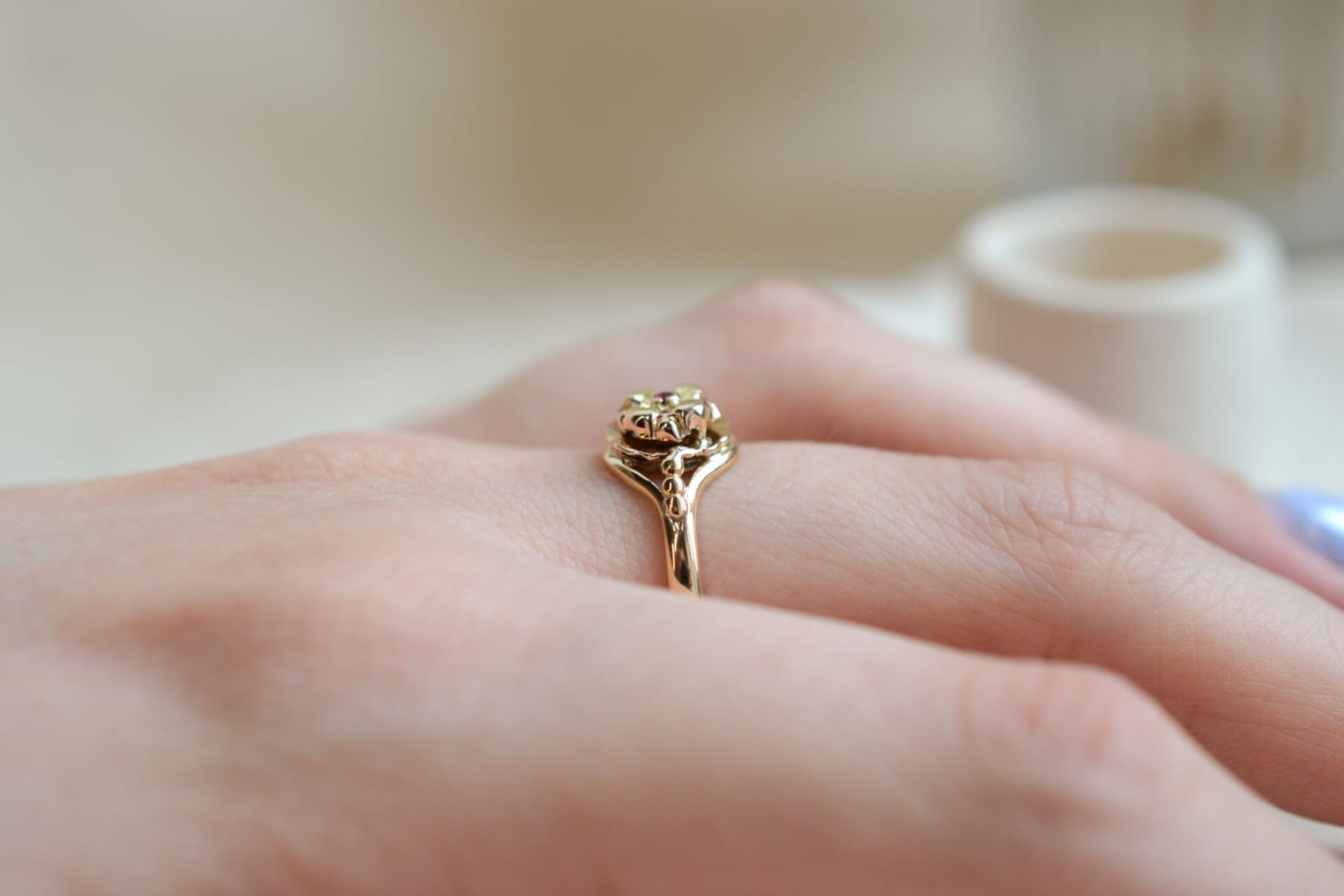 Bague fleur Saphir rouge