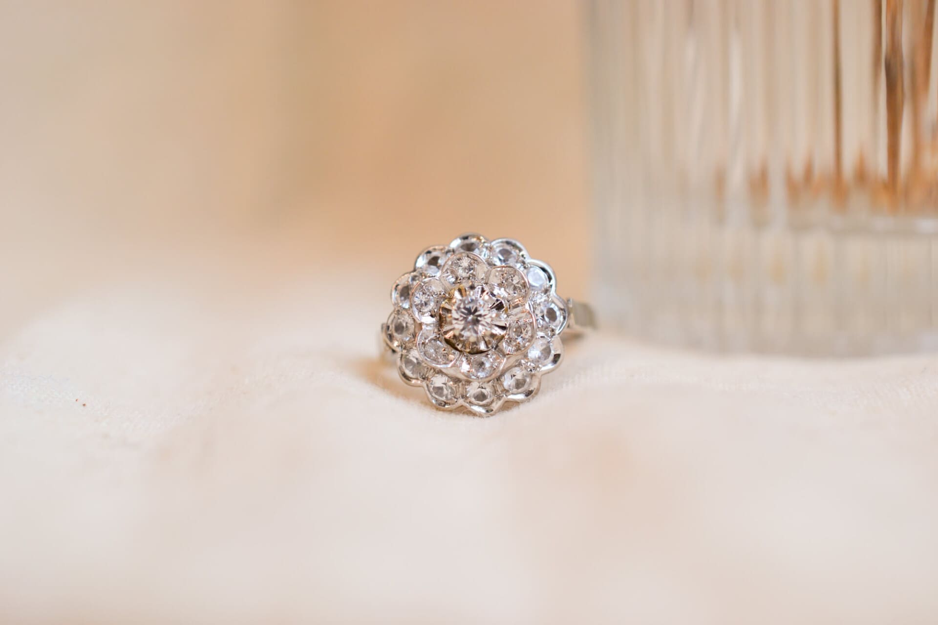 Bague fleur Or blanc Oxydes