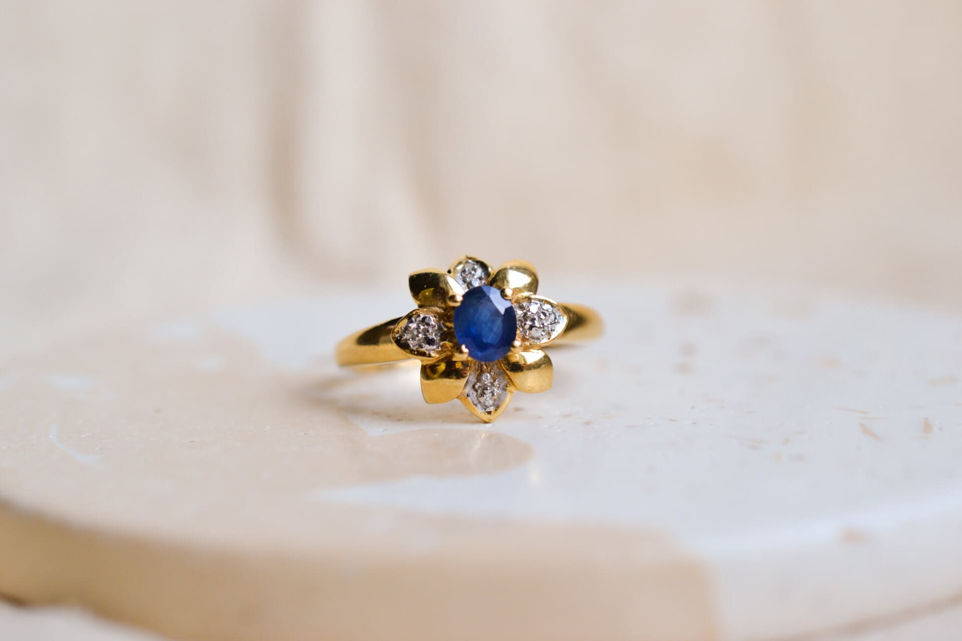 Bague pétales Saphir et Diamants