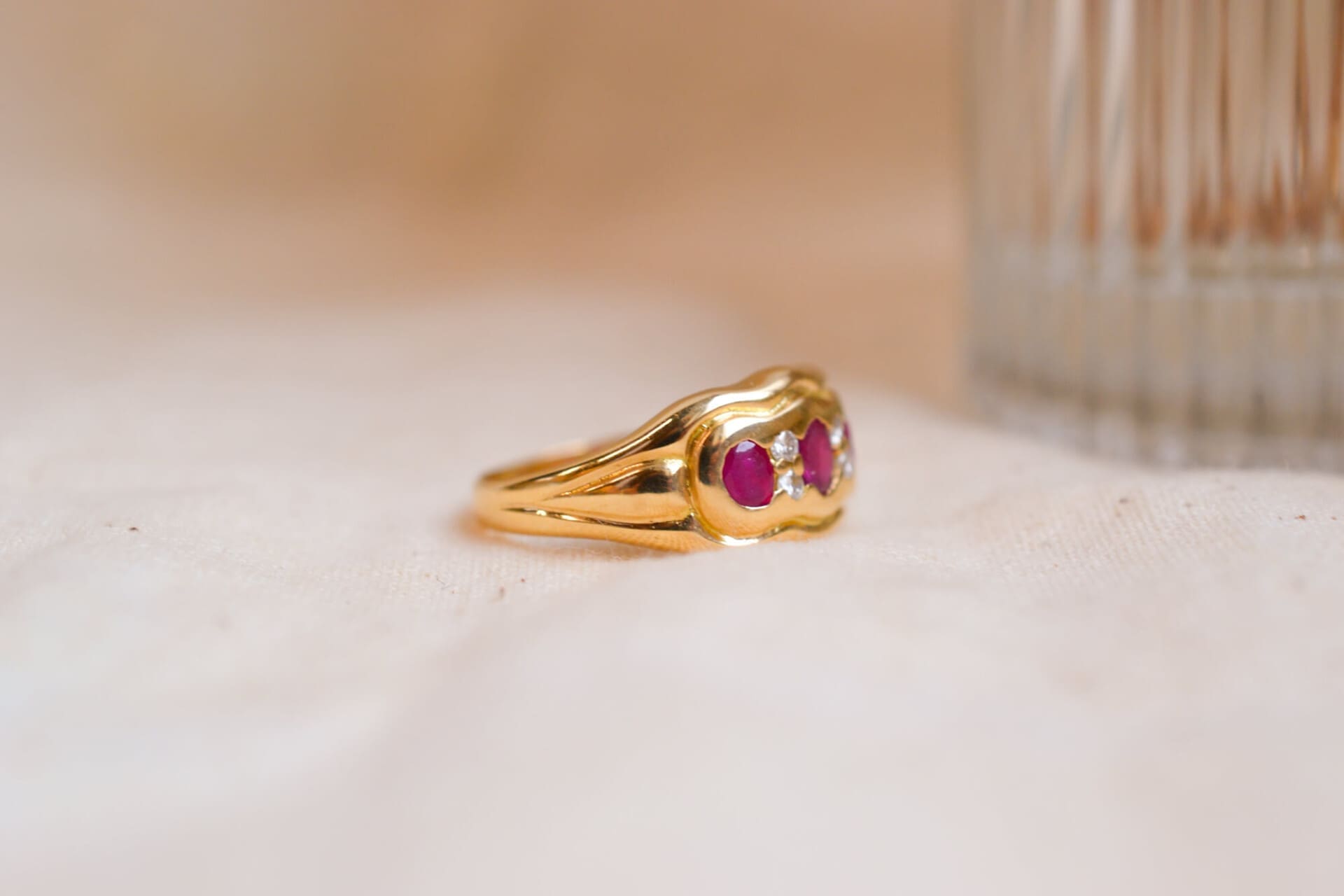 Bague jarretière Rubis et Diamants
