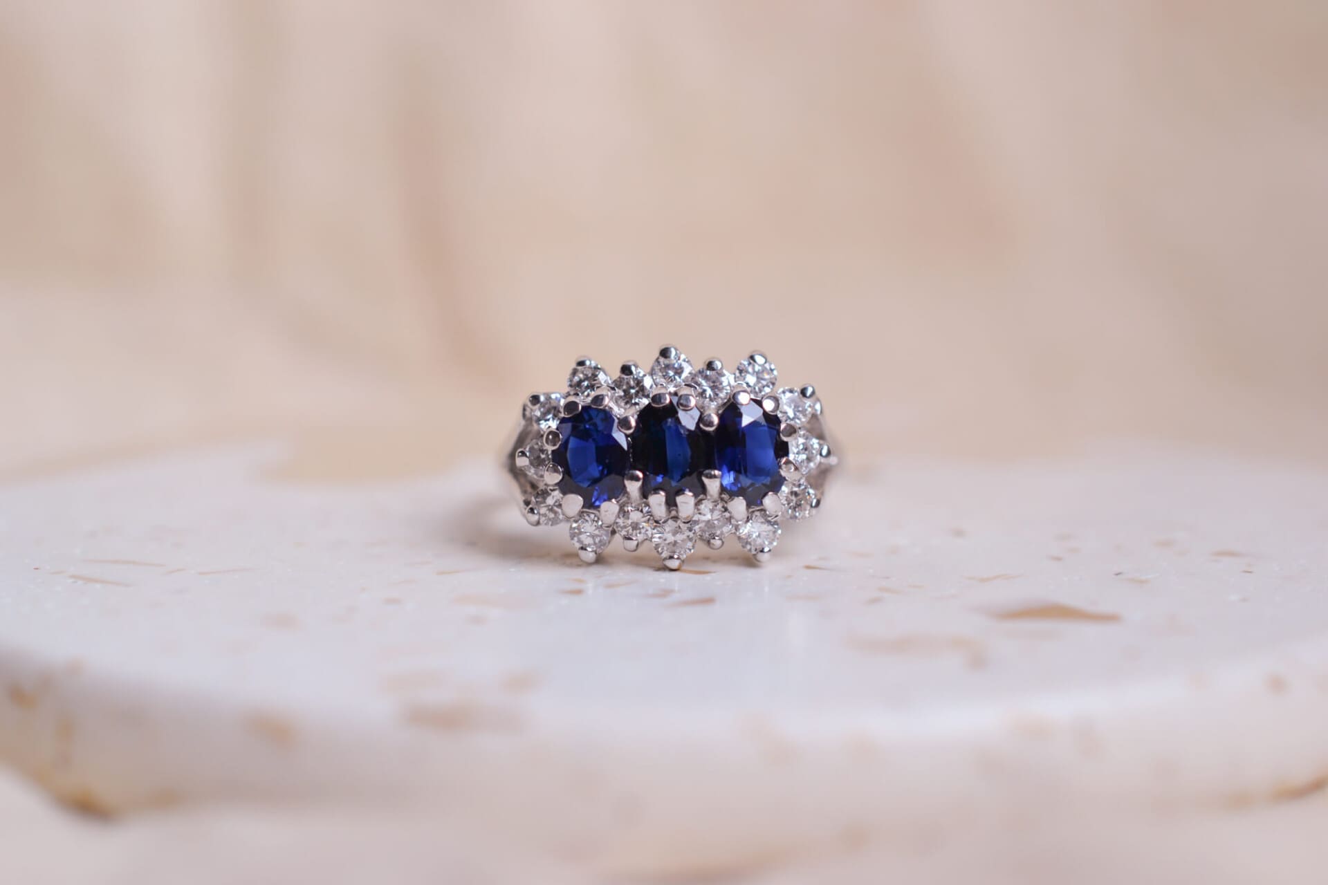 Bague jarretière Saphirs et Diamants