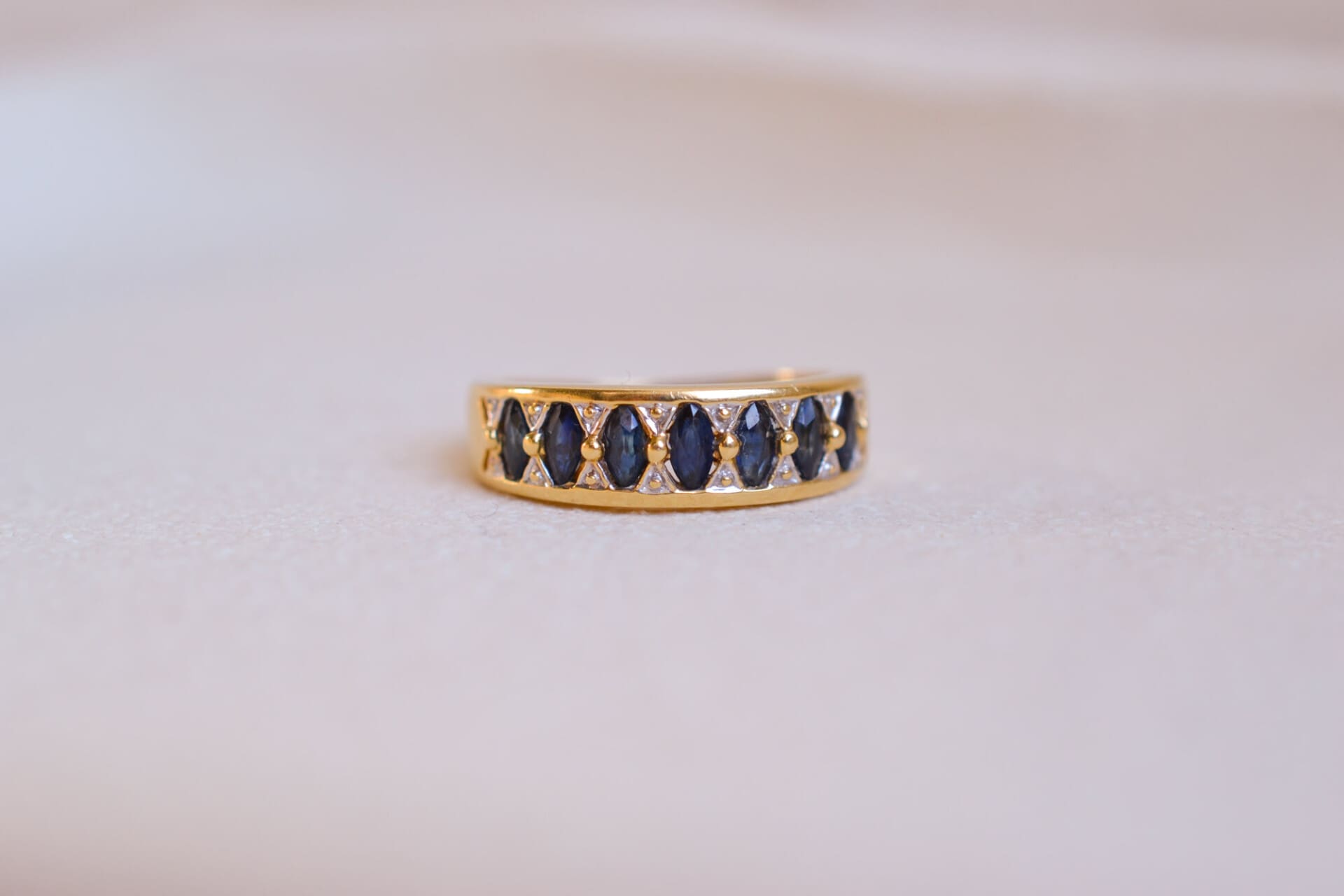 Bague jarretière géométrique Saphirs