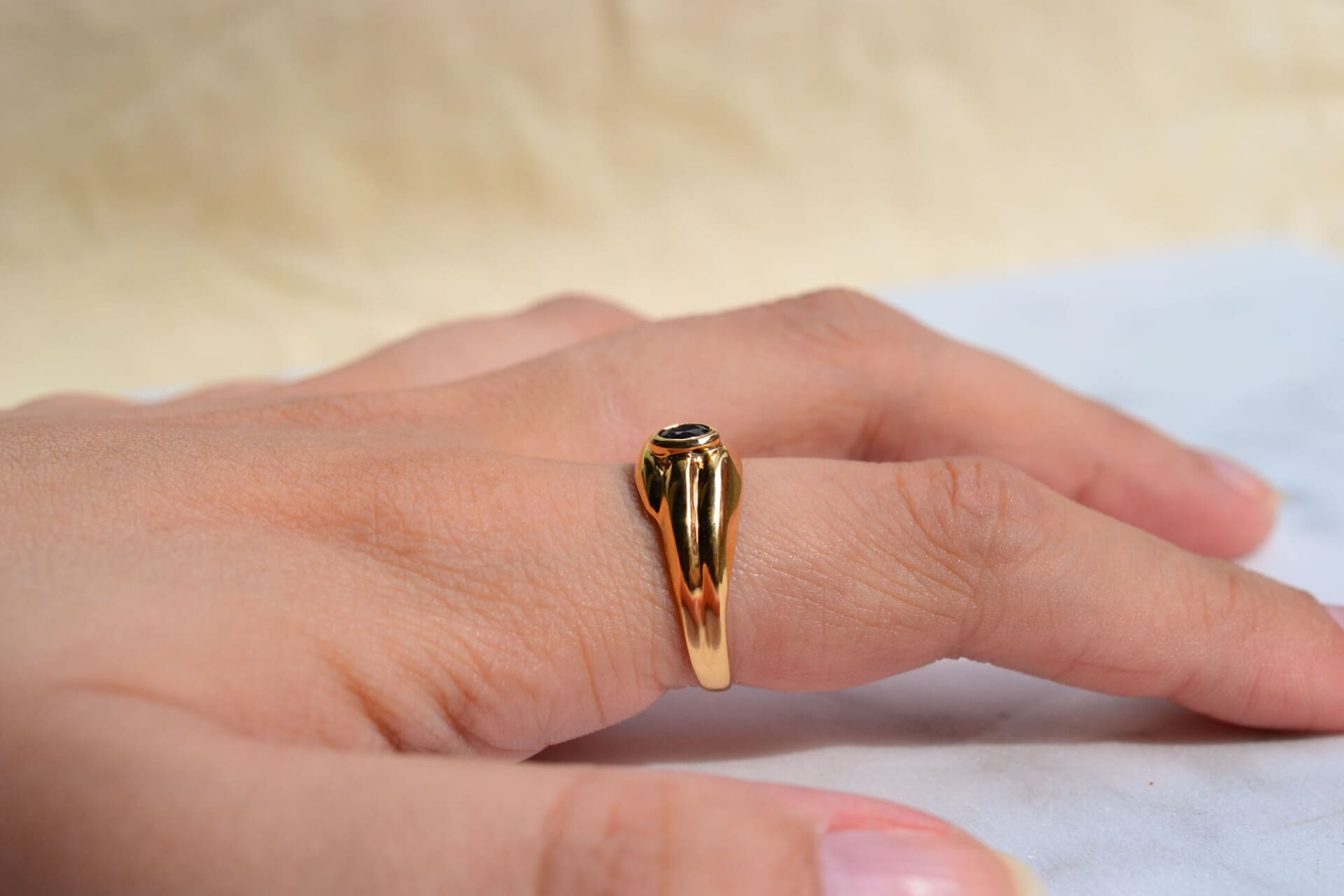 Bague jonc rainurée Saphir