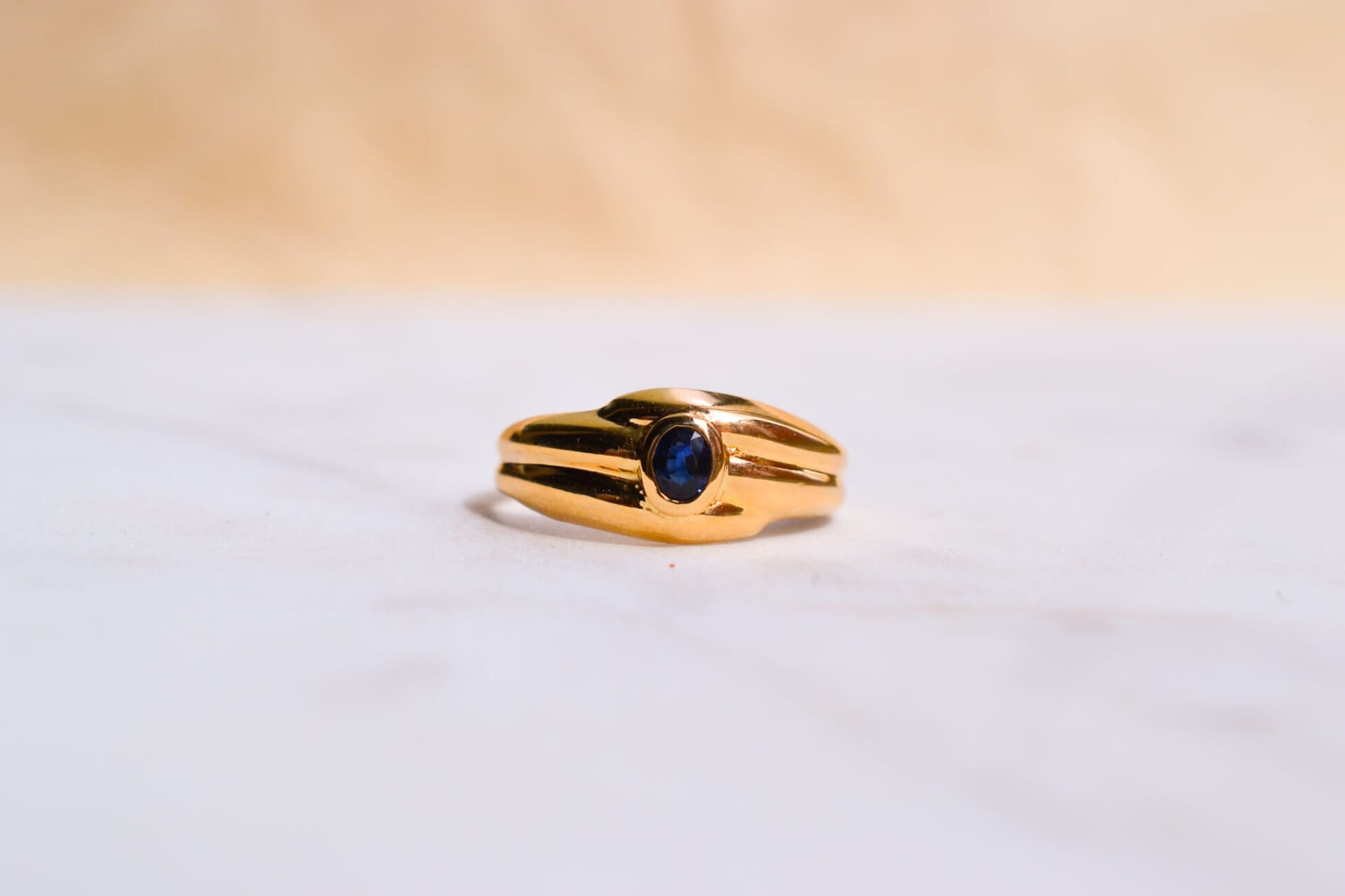 Bague jonc rainurée Saphir