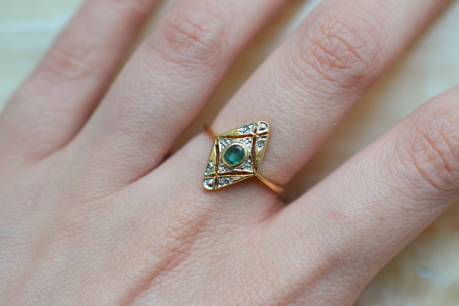 Bague losange Émeraude & Diamants