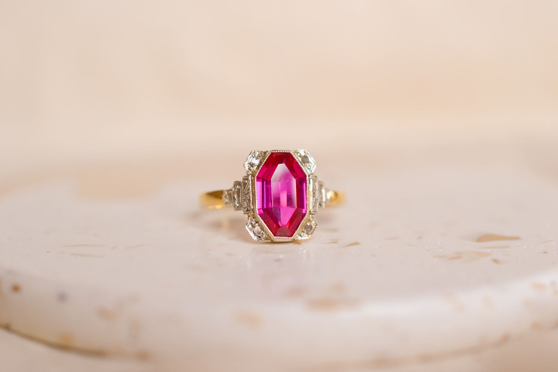 Bague octogonale 2 Ors Rubis de synthèse