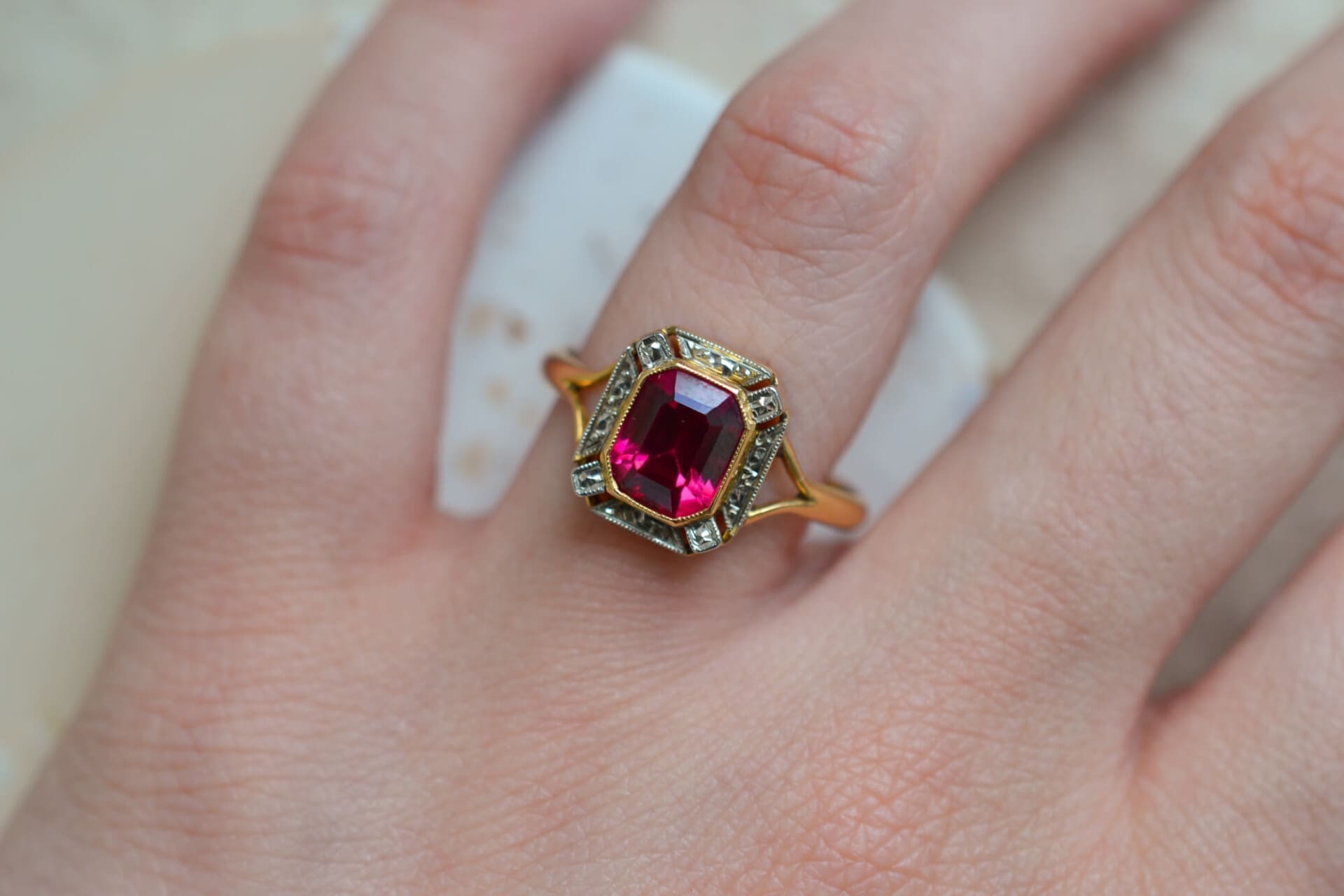 Bague octogonale pierre rouge