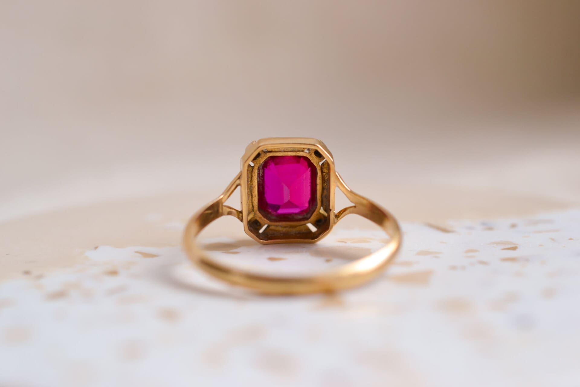 Bague octogonale pierre rouge