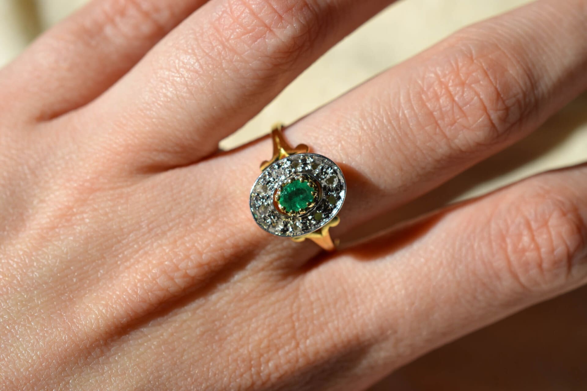 Bague ovale 2 Ors Émeraude et Diamants