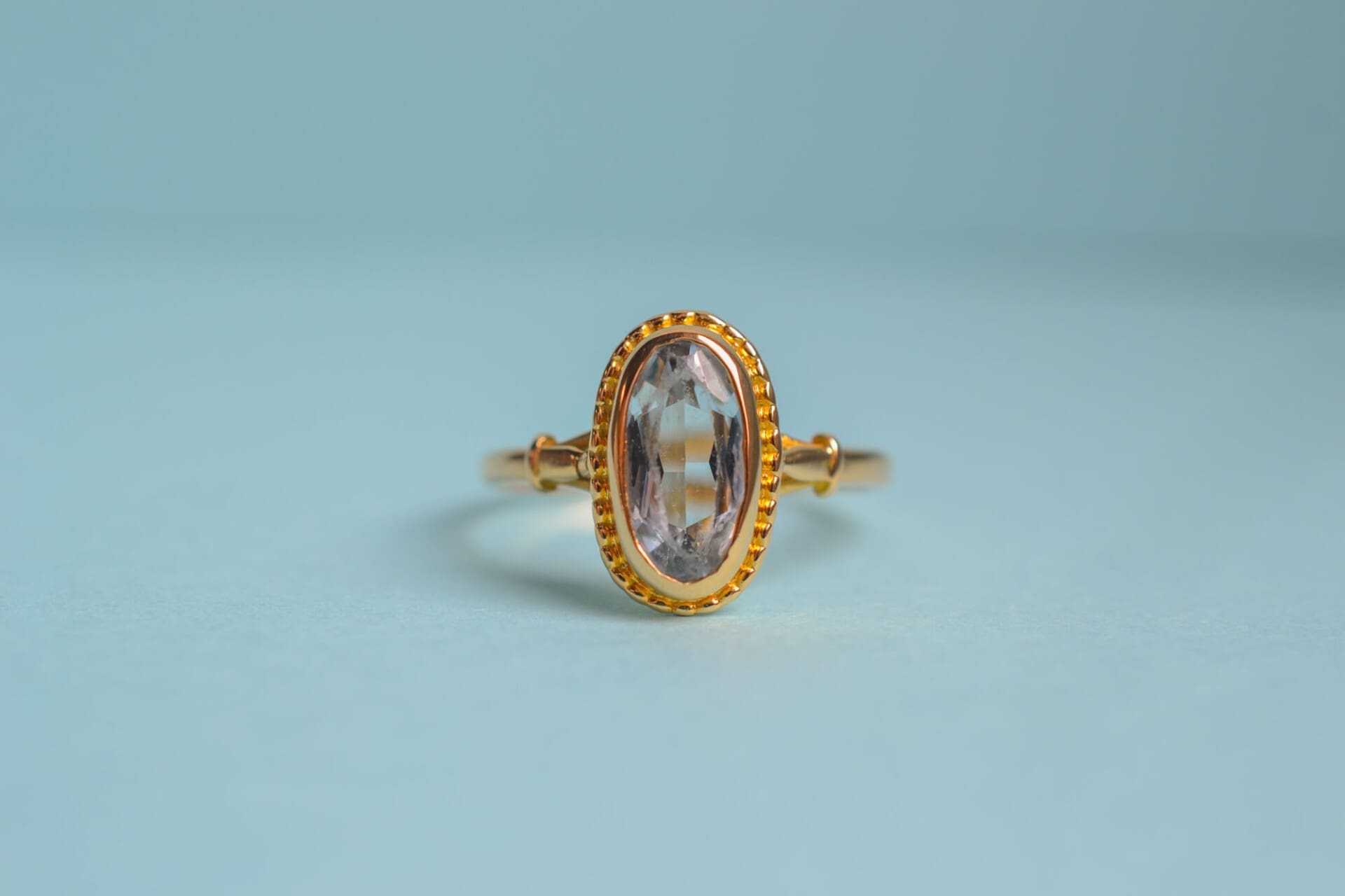 Bague ovale Aigue-Marine décor cranté