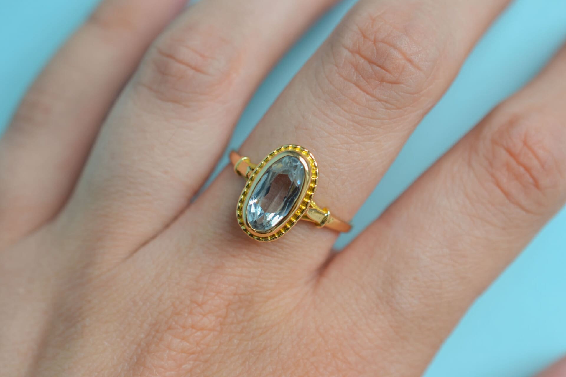 Bague ovale Aigue-Marine décor cranté