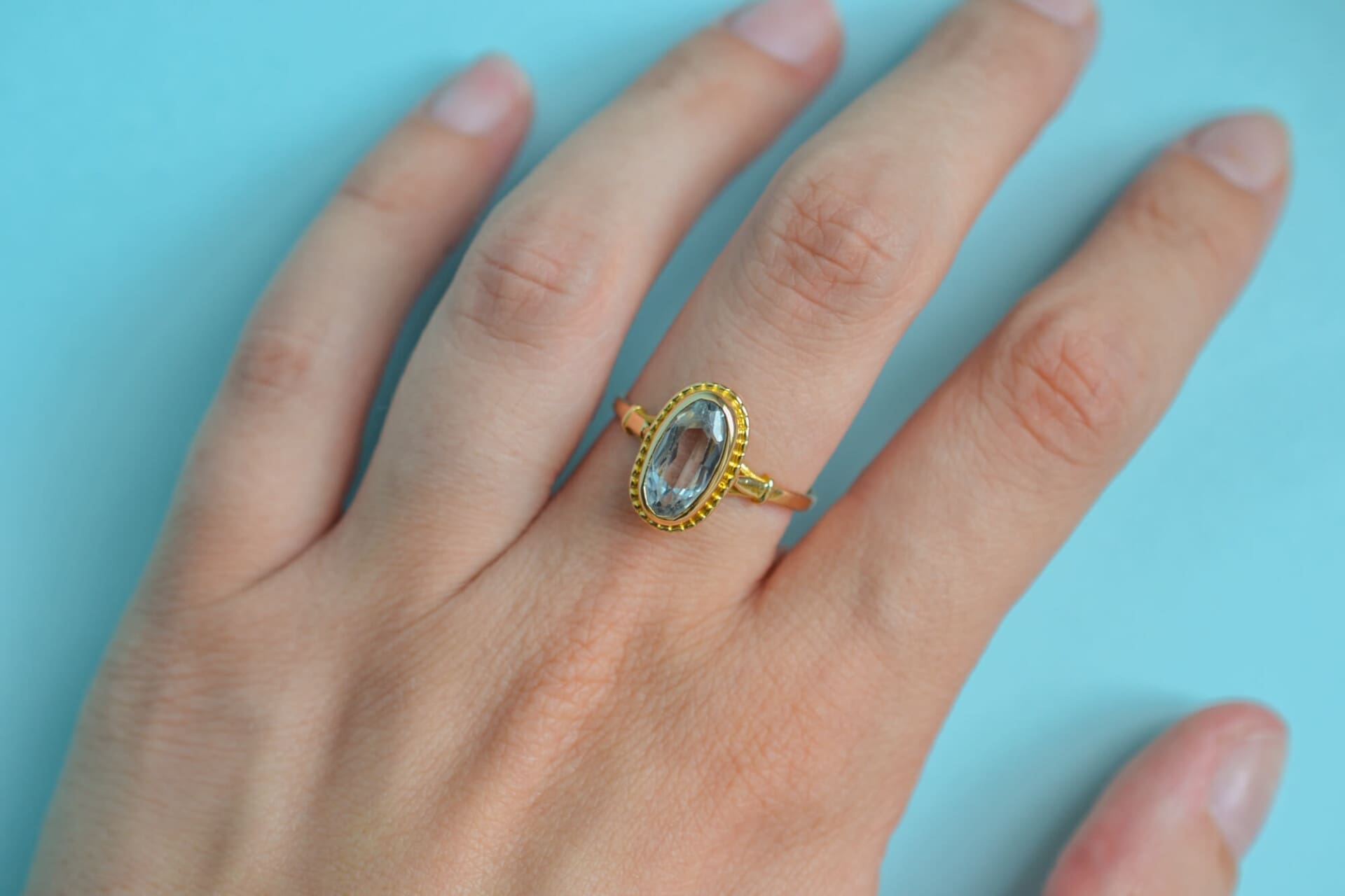 Bague ovale Aigue-Marine décor cranté