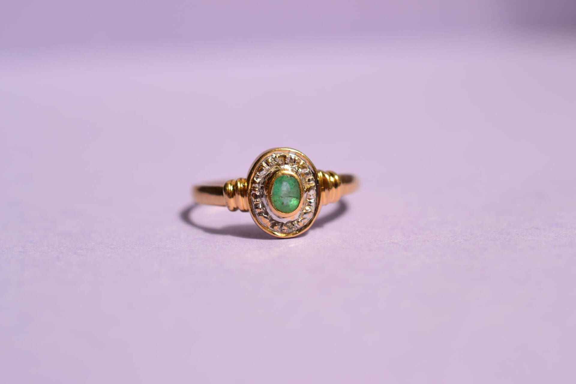 Bague ovale Émeraude et Diamants