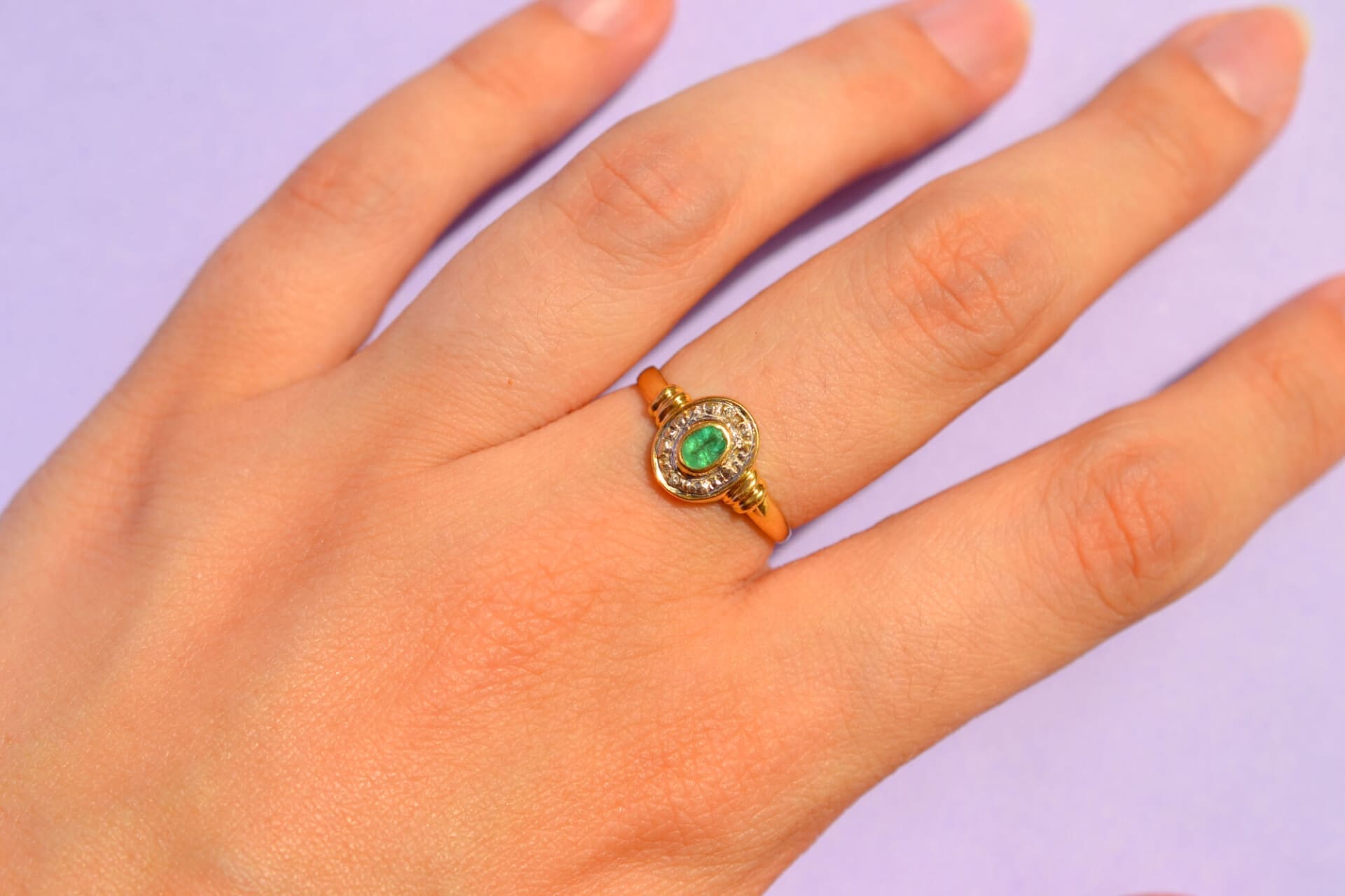 Bague ovale Émeraude et Diamants