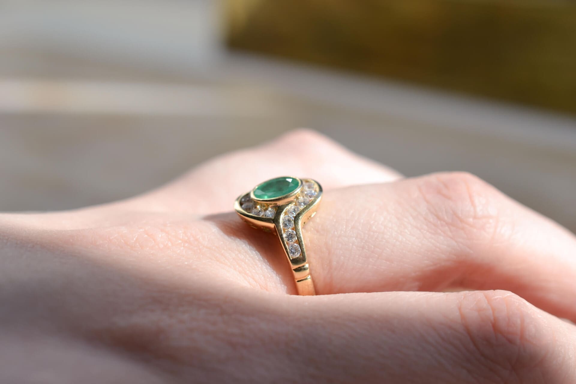 Bague ovale Émeraude et Diamants