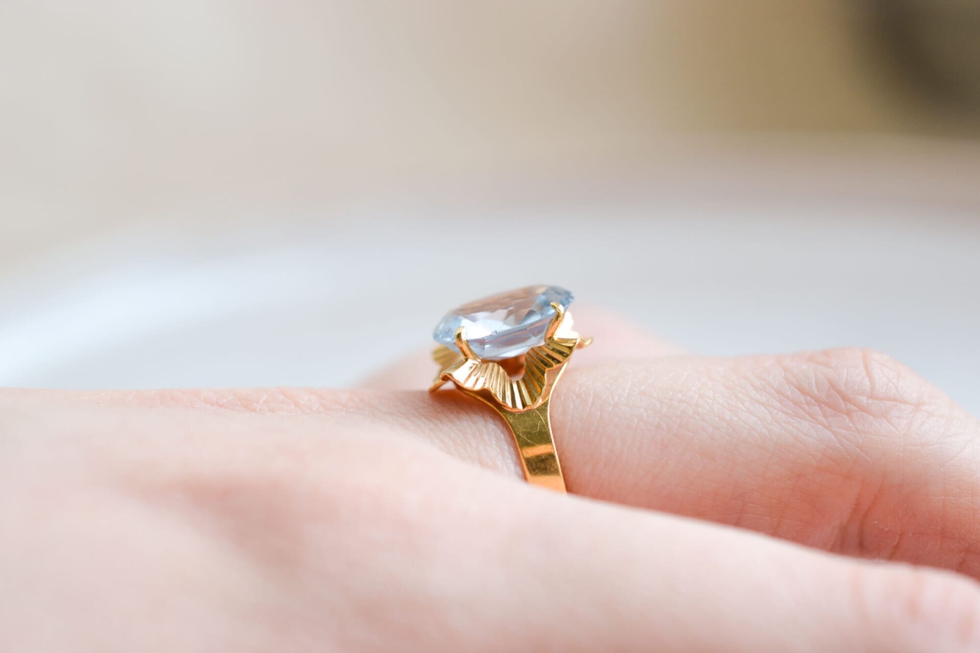 Bague pierre bleue ciel ovale