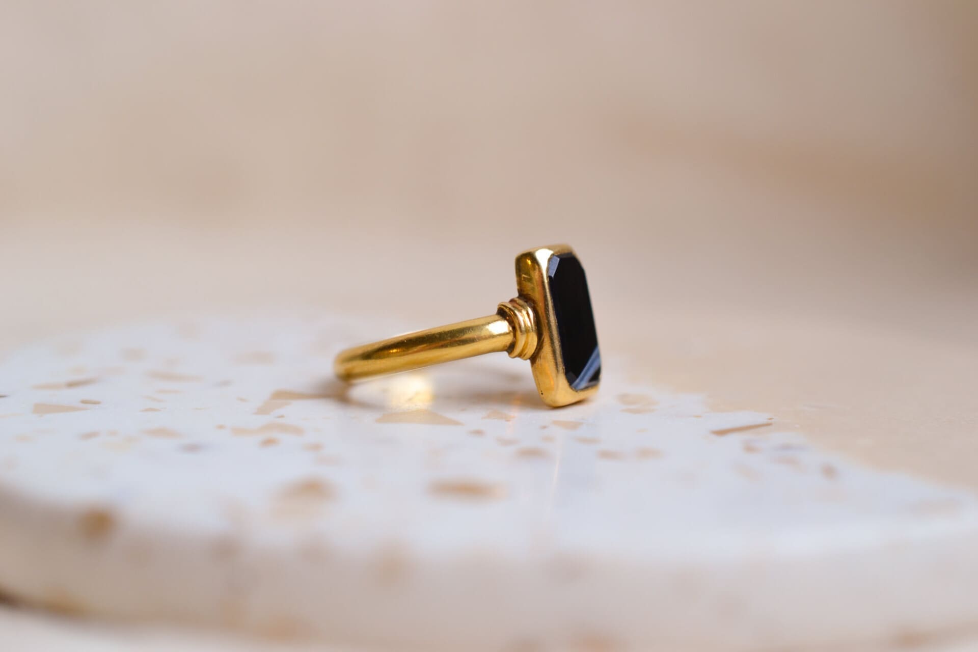 Bague rectangulaire Onyx rubané