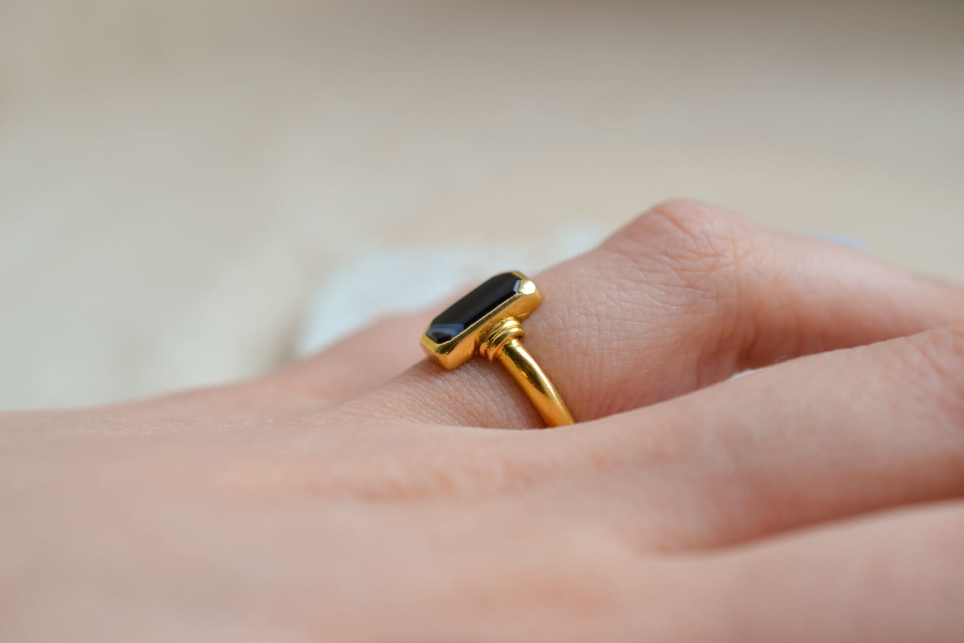 Bague rectangulaire Onyx rubané