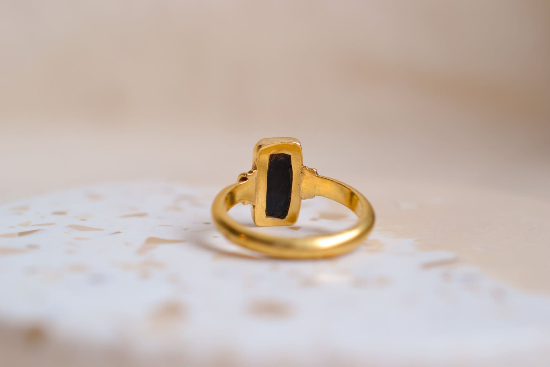 Bague rectangulaire Onyx rubané