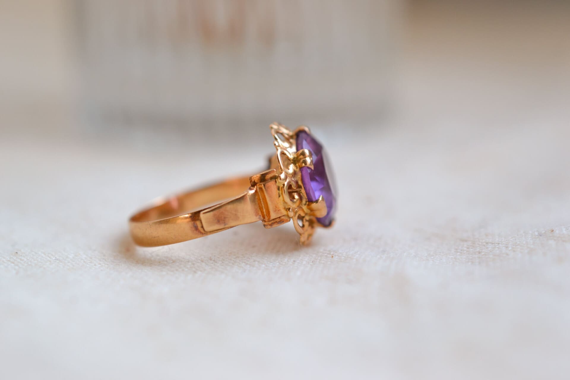 Bague ronde Saphir violet de synthèse