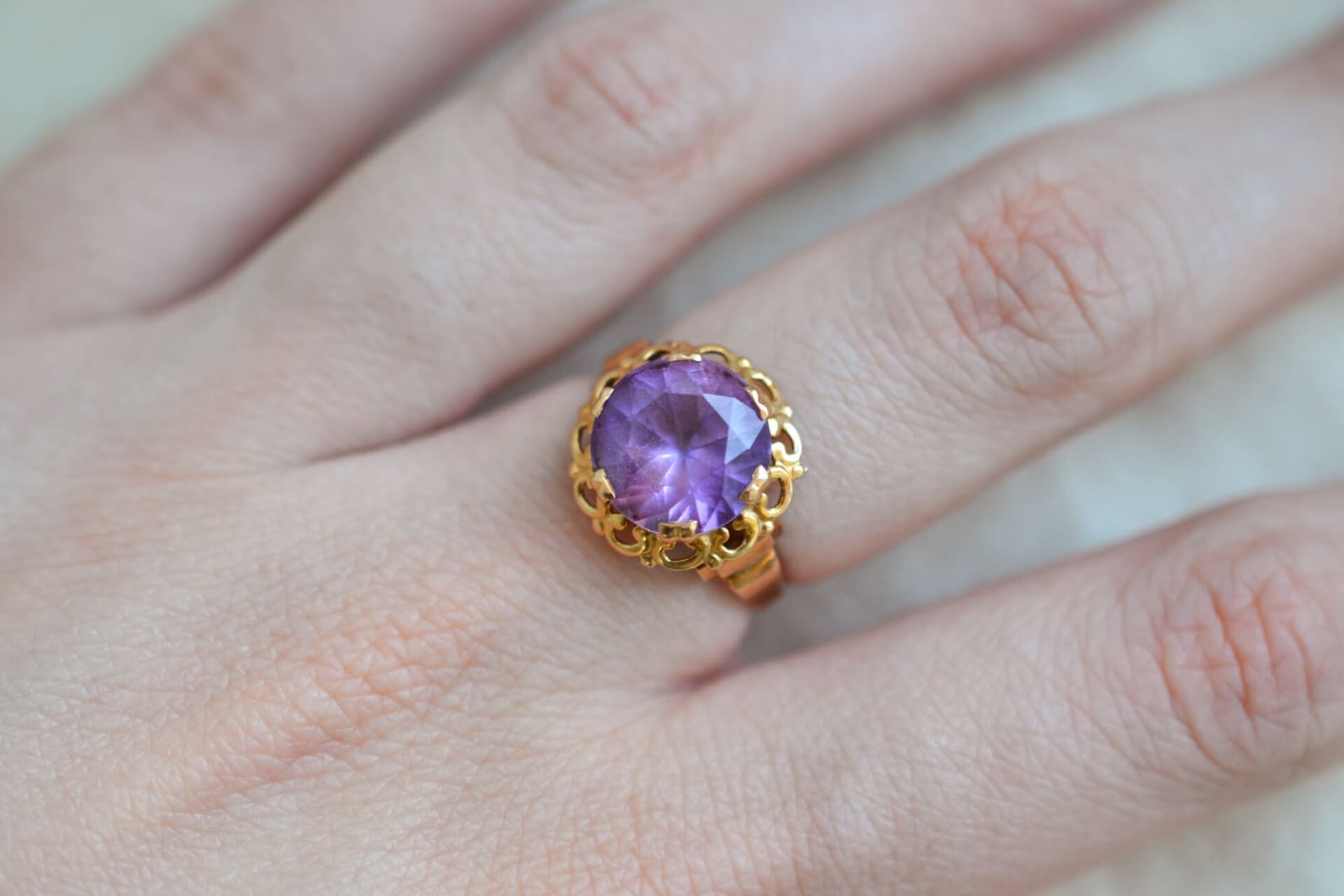 Bague ronde Saphir violet de synthèse