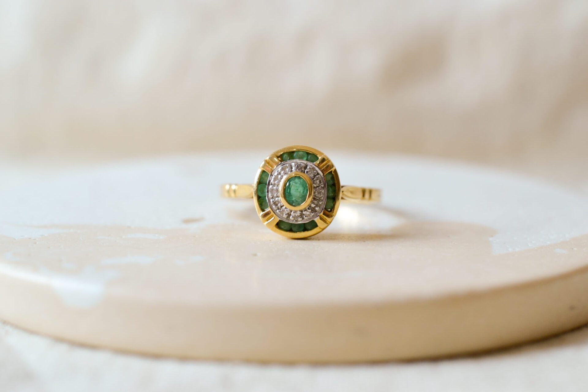 Bague ronde Emeraudes et Diamants