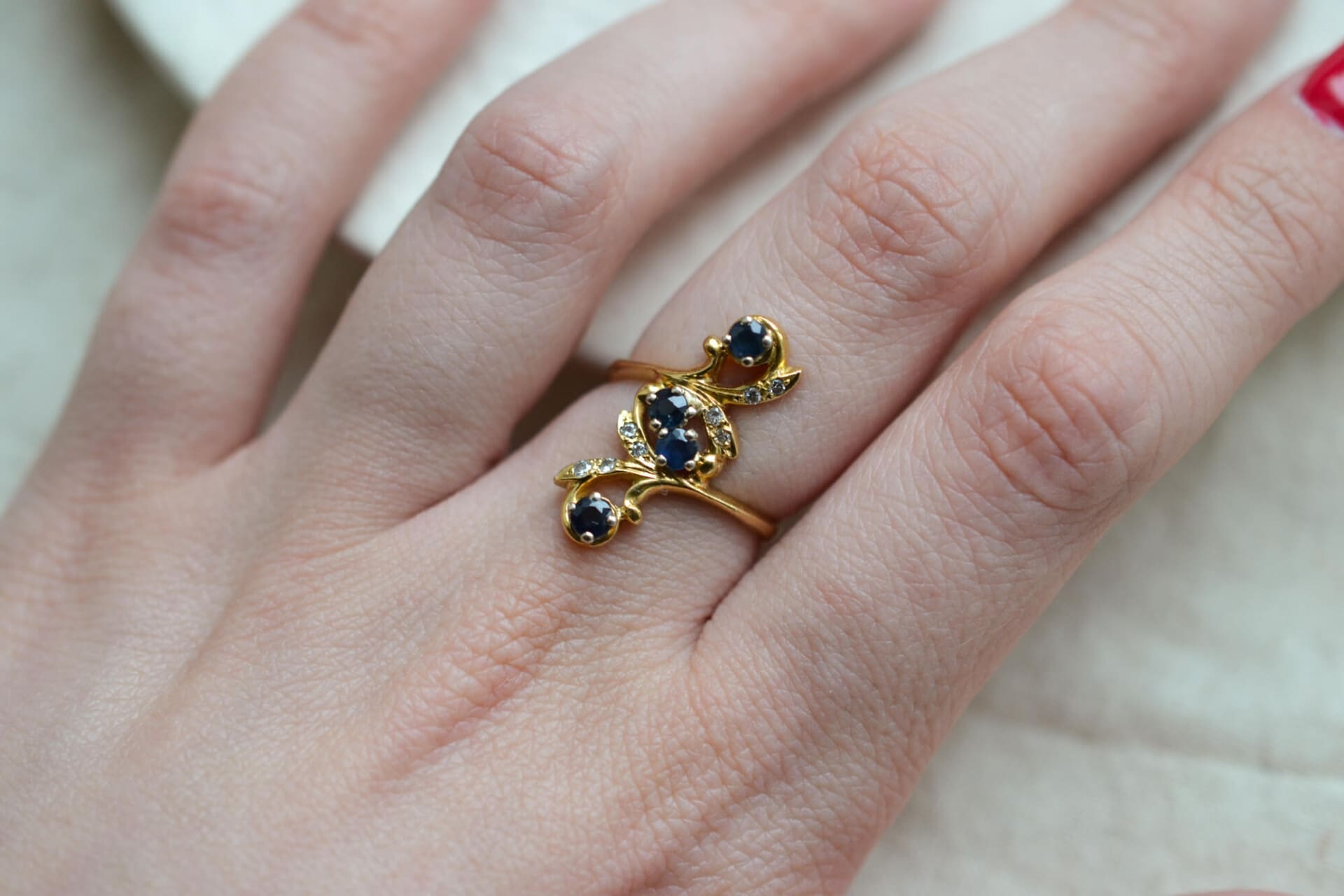 Bague style Art Nouveau Saphirs et Diamants