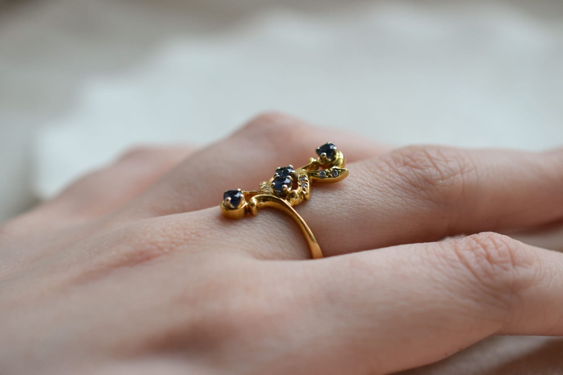 Bague style Art Nouveau Saphirs et Diamants