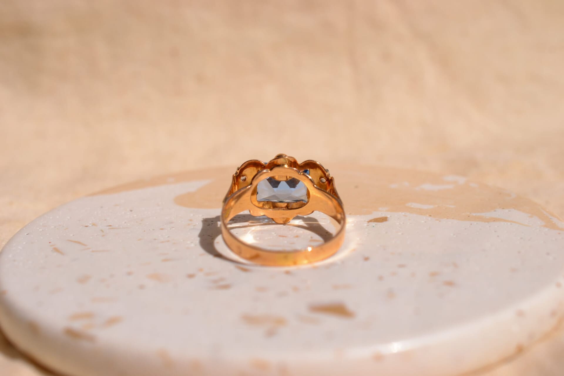 Bague style Tank Topaze et Oxydes