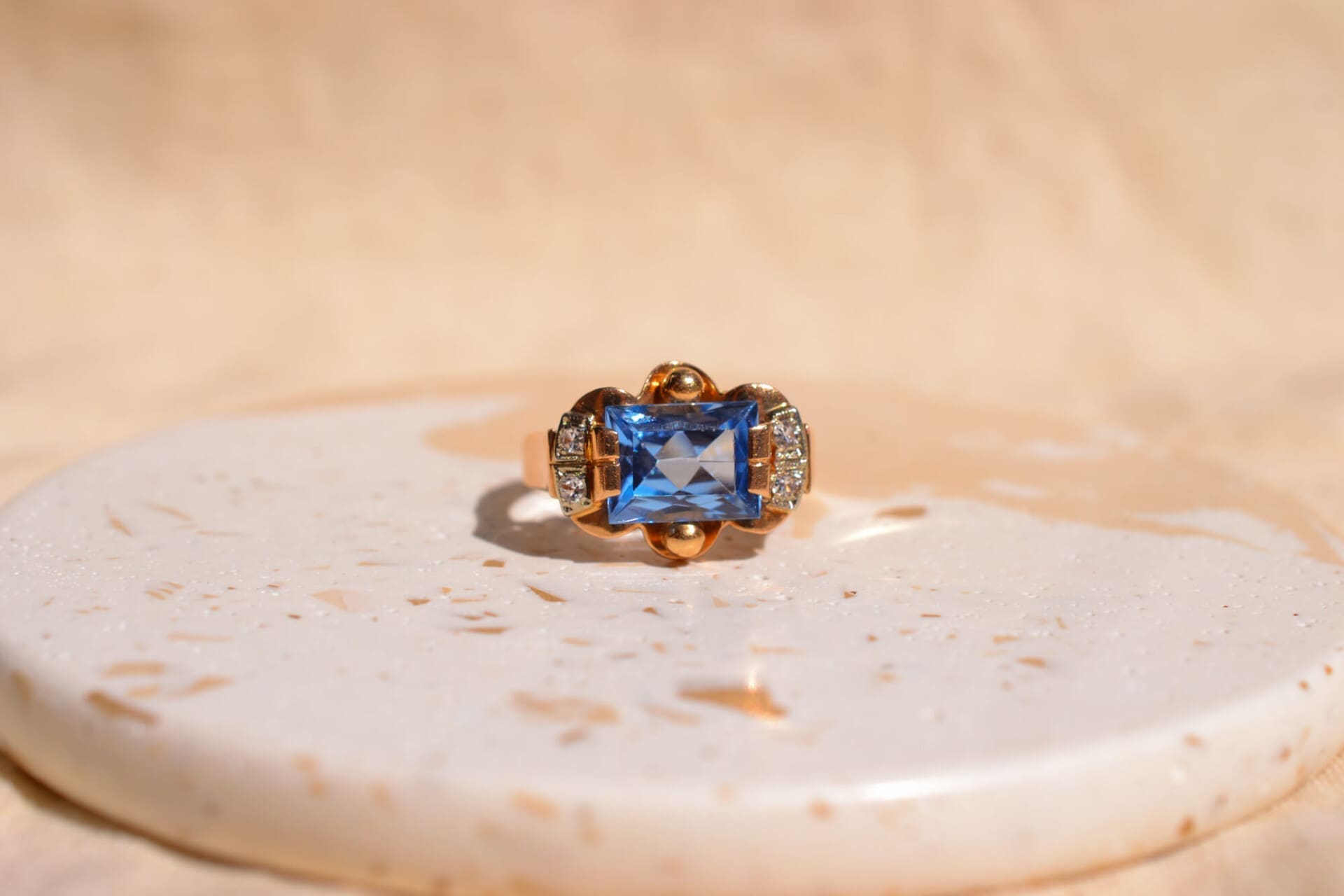 Bague style Tank Topaze et Oxydes