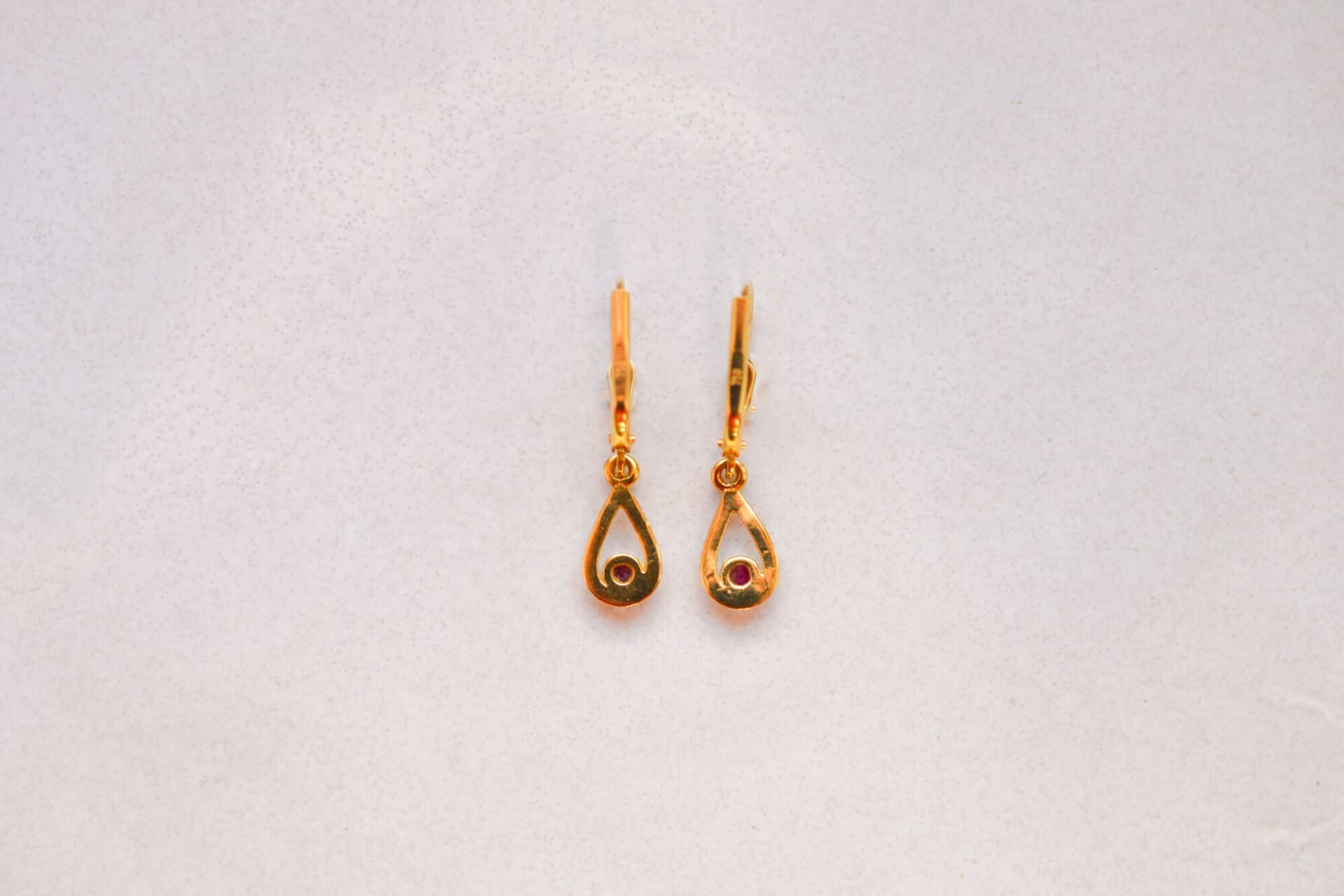 Pendants d'oreilles gouttes striées Rubis